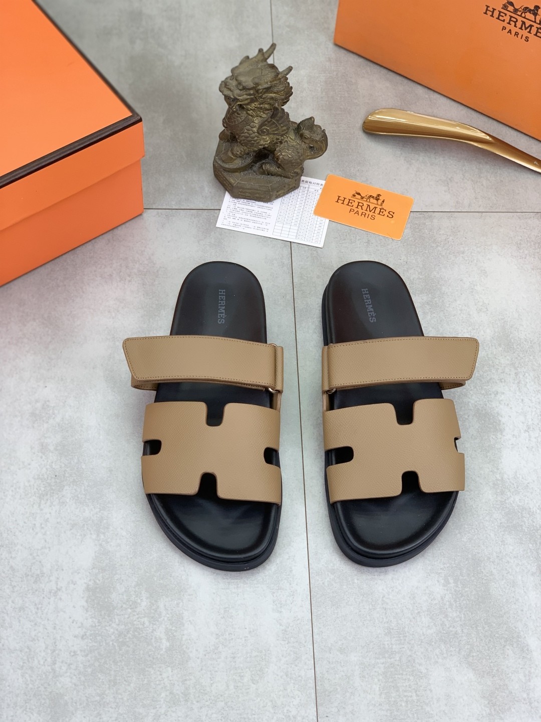 [HERMES-에르메스] 에르메스 시프레 샌들 내츄럴 골드
