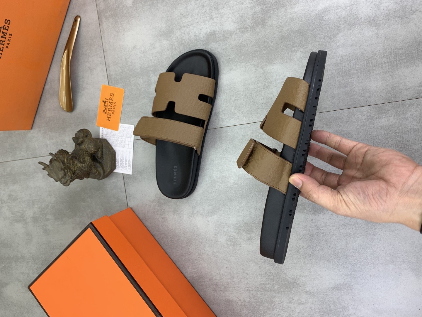 [HERMES-에르메스] 에르메스 시프레 샌들 내츄럴 골드