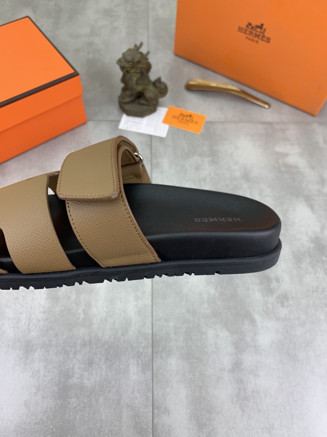 [HERMES-에르메스] 에르메스 시프레 샌들 내츄럴 골드