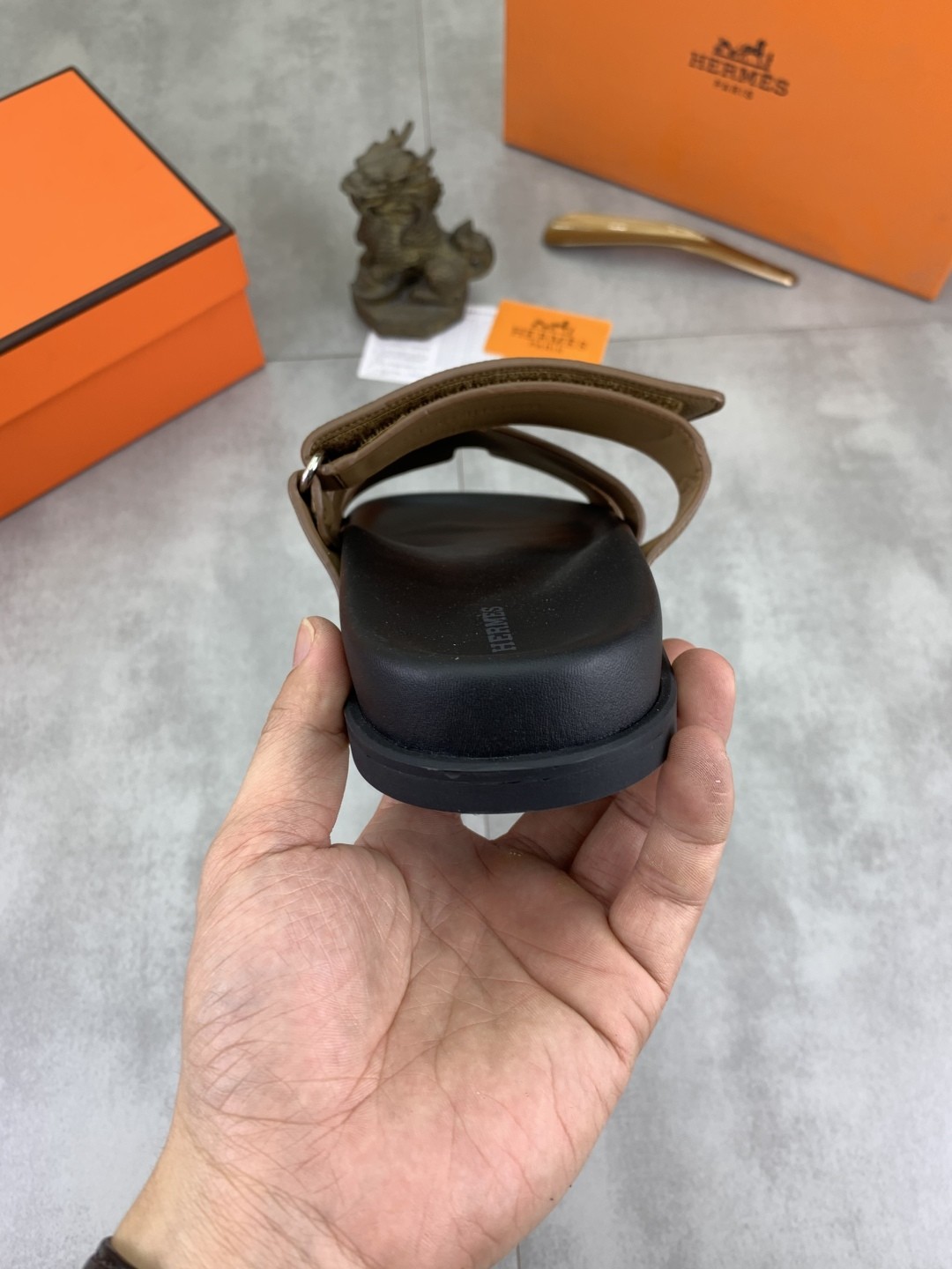 [HERMES-에르메스] 에르메스 시프레 샌들 내츄럴 골드