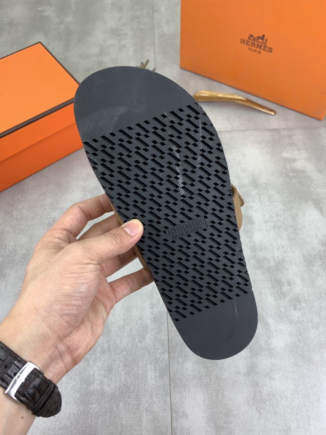 [HERMES-에르메스] 에르메스 시프레 샌들 내츄럴 골드