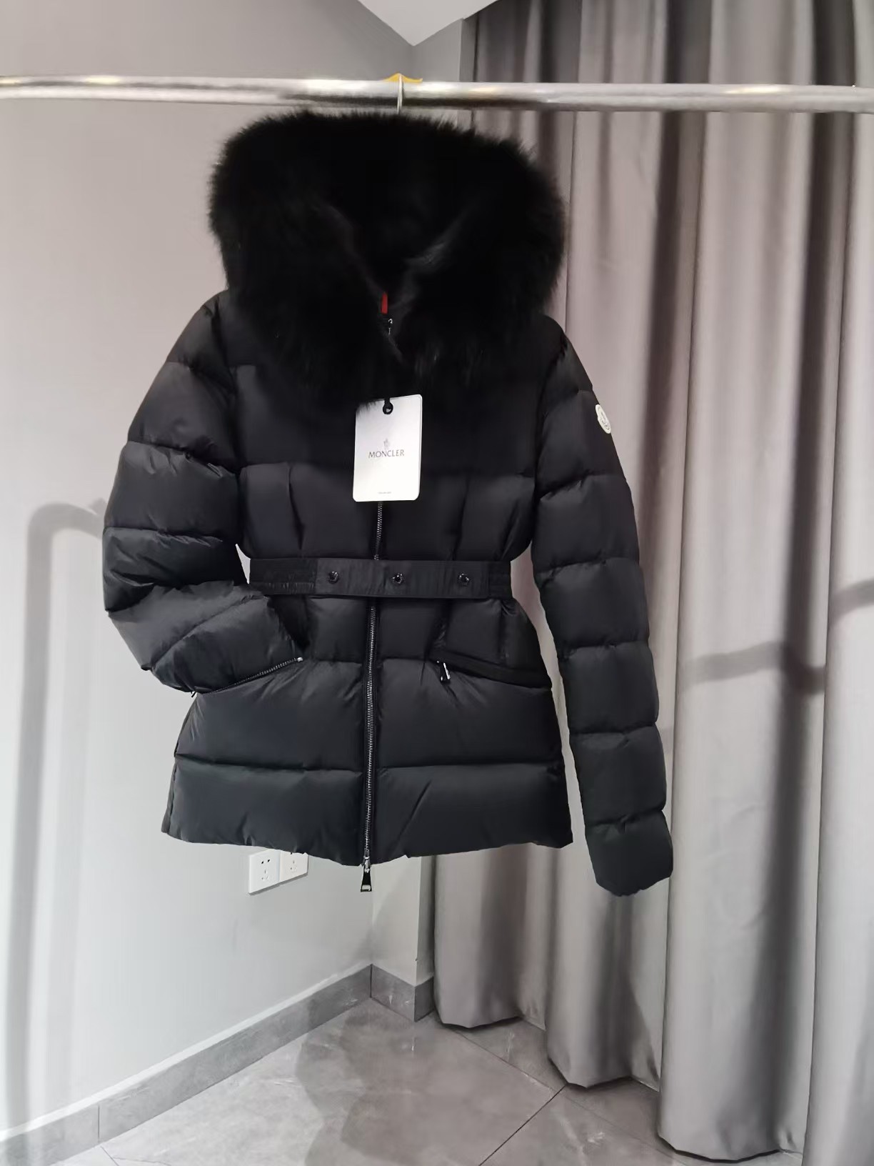 [MONCLER-몽클레어] 몽클레어 보에드 퍼 쇼트 다운 재킷