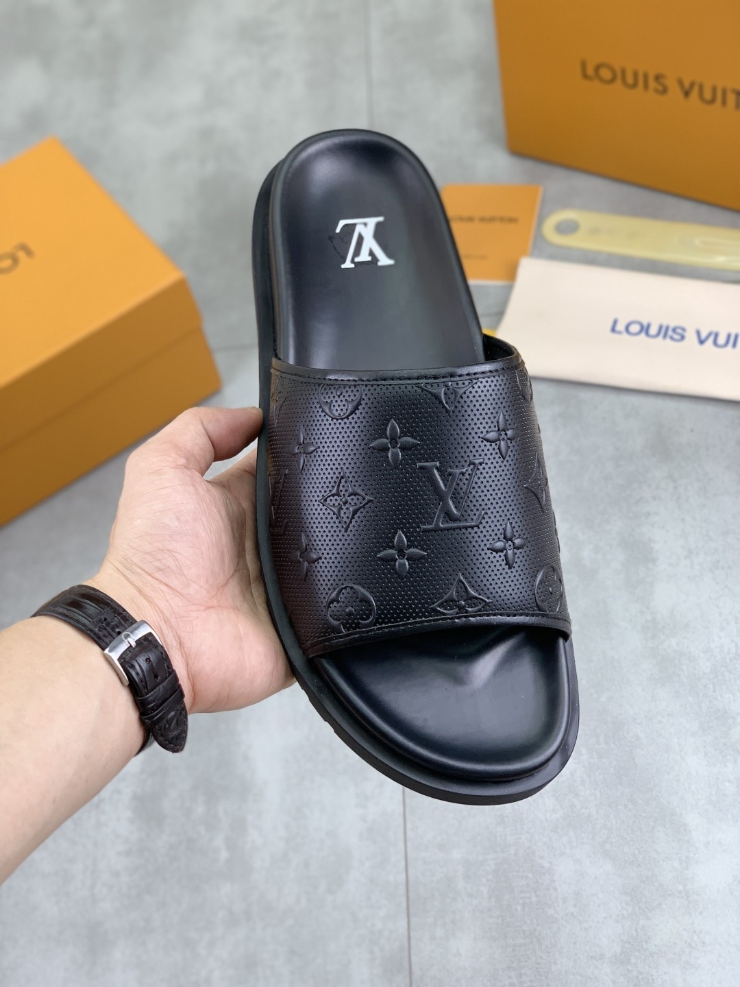 [LOUIS VUITTON-루이비통] 루이비통 리바이벌뮬 슬리퍼