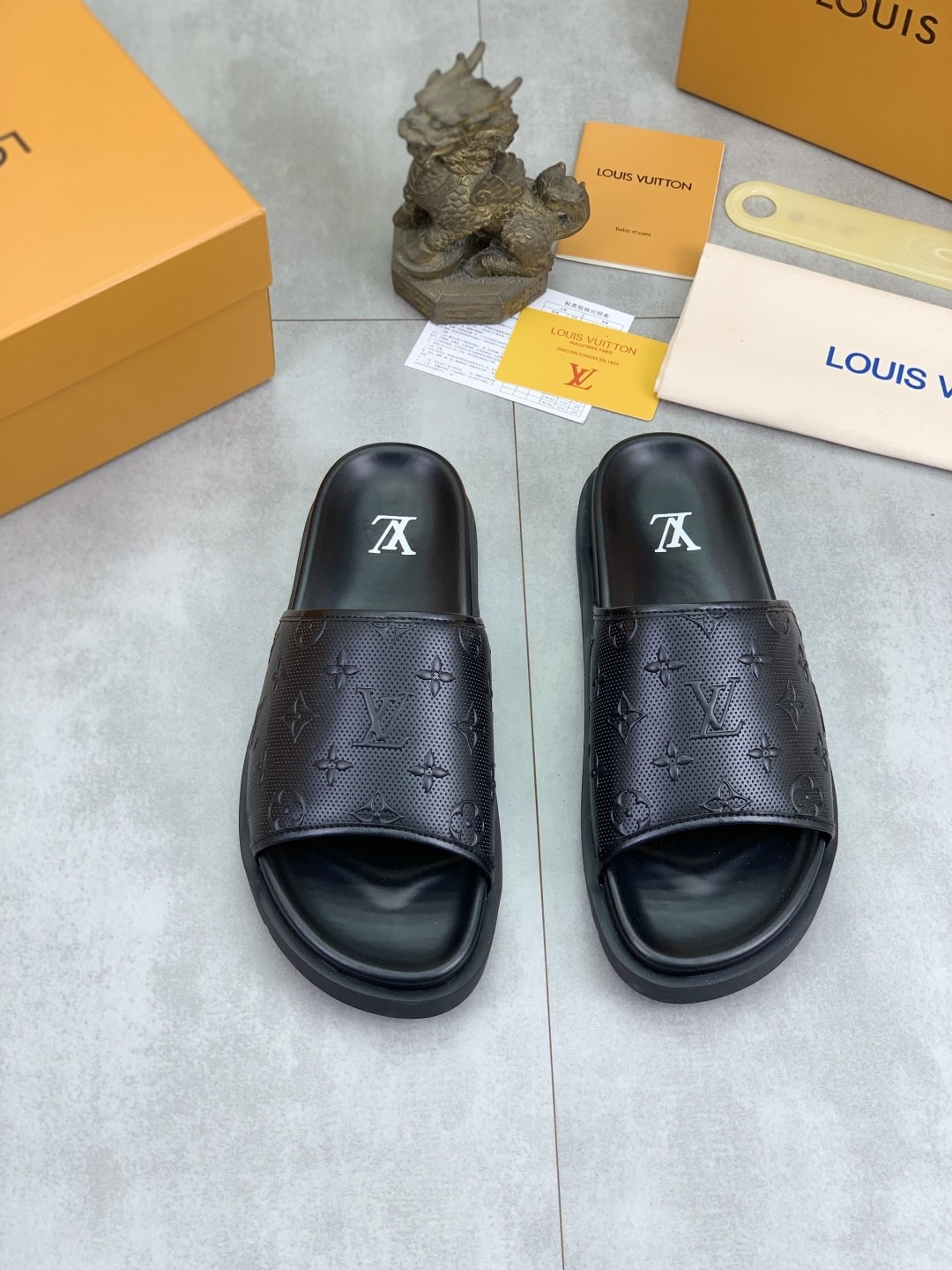 [LOUIS VUITTON-루이비통] 루이비통 리바이벌뮬 슬리퍼