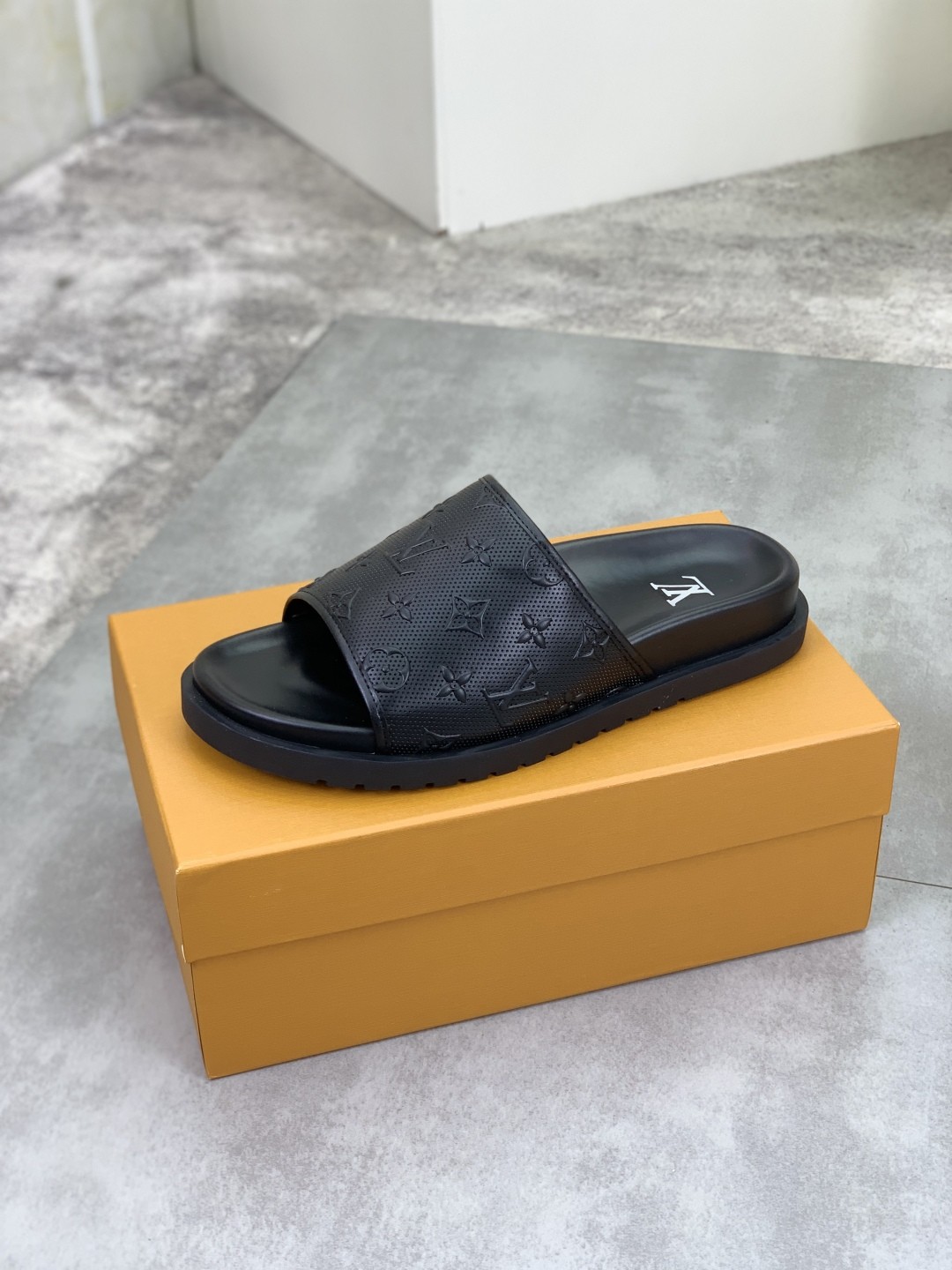 [LOUIS VUITTON-루이비통] 루이비통 리바이벌뮬 슬리퍼