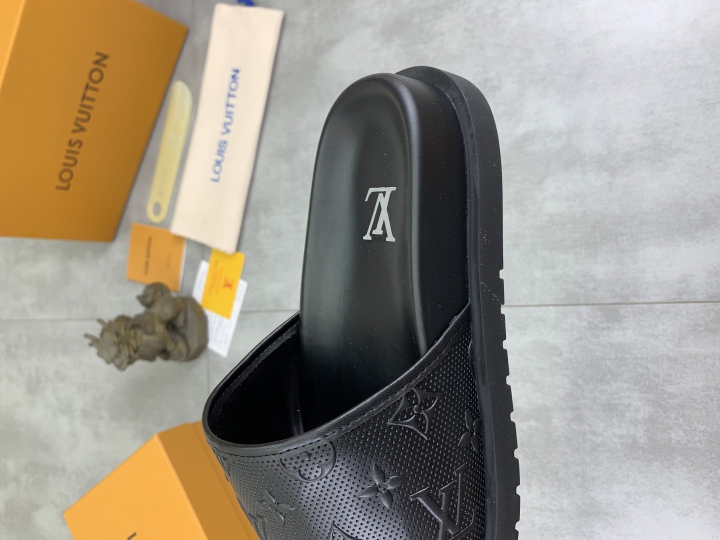 [LOUIS VUITTON-루이비통] 루이비통 리바이벌뮬 슬리퍼