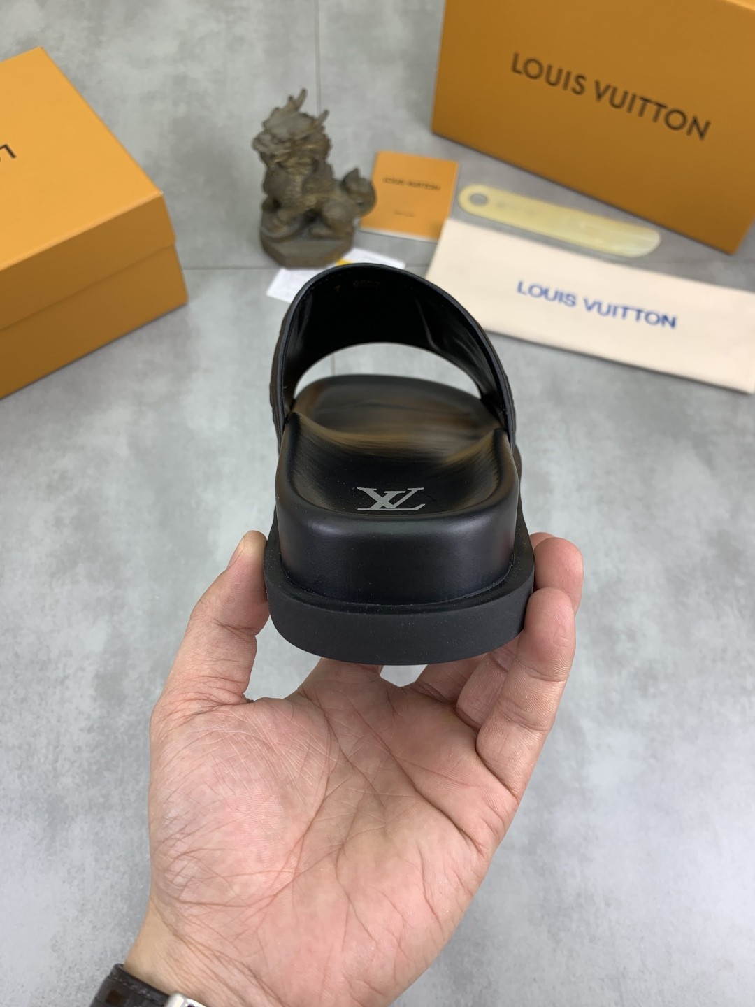 [LOUIS VUITTON-루이비통] 루이비통 리바이벌뮬 슬리퍼