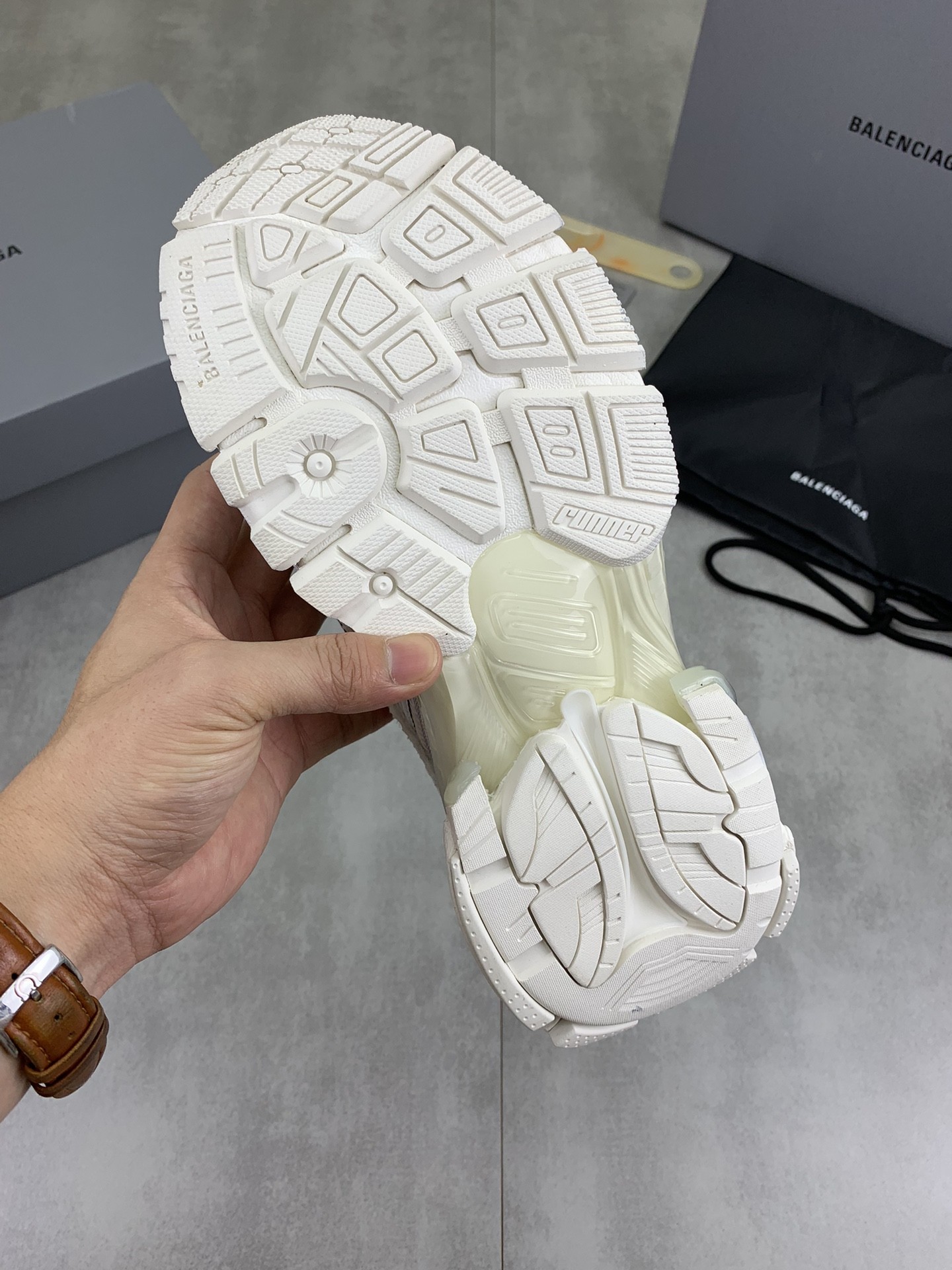 [BALENCIAGA-발렌시아가] 발렌시아가 남성 러너 로우탑 스니커즈