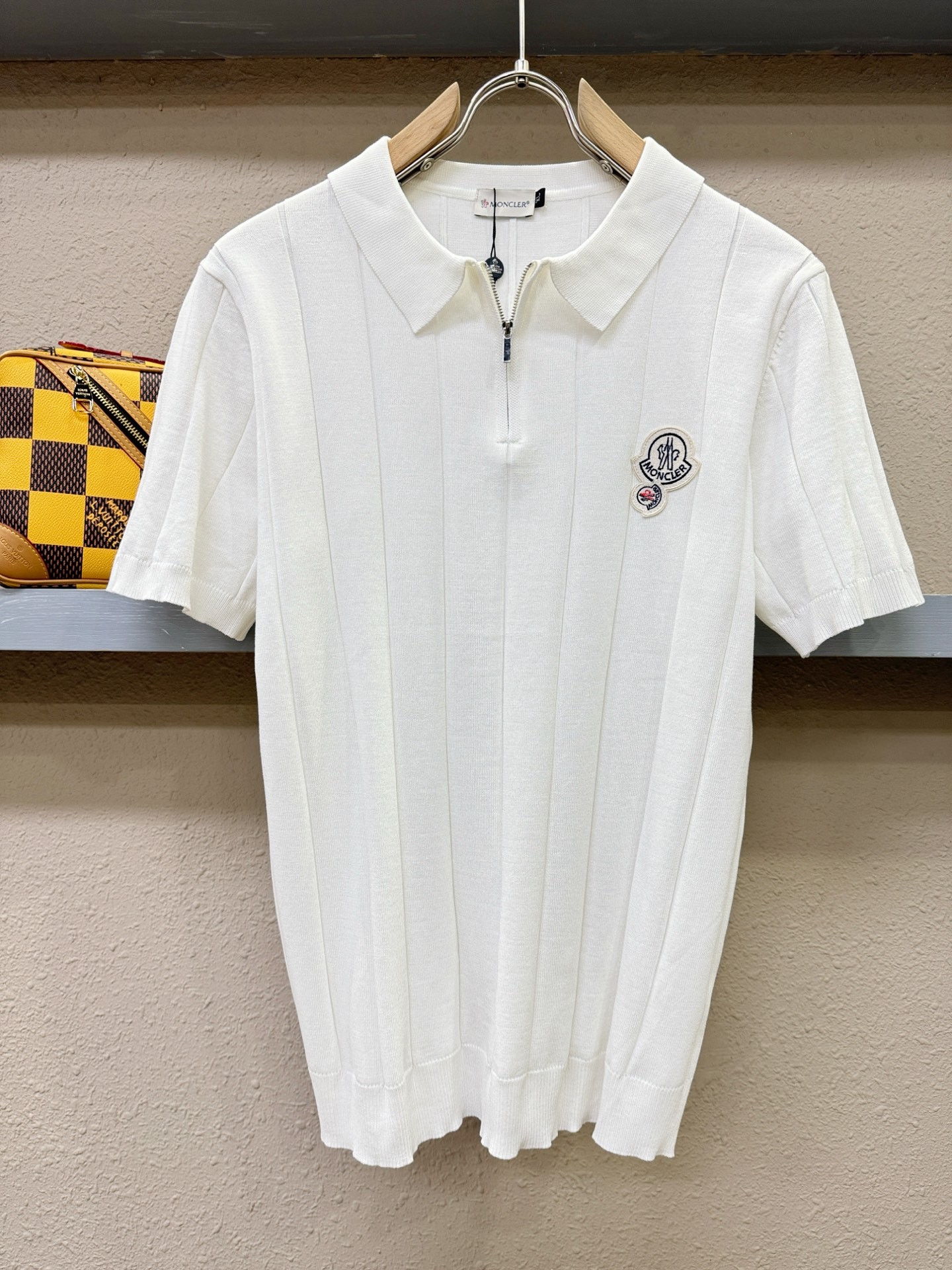 [MONCLER-몽클레어] 몽클레어 빅로고 패치 티셔츠
