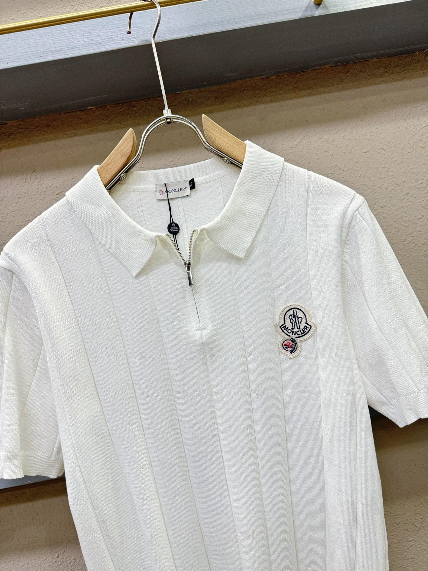 [MONCLER-몽클레어] 몽클레어 빅로고 패치 티셔츠