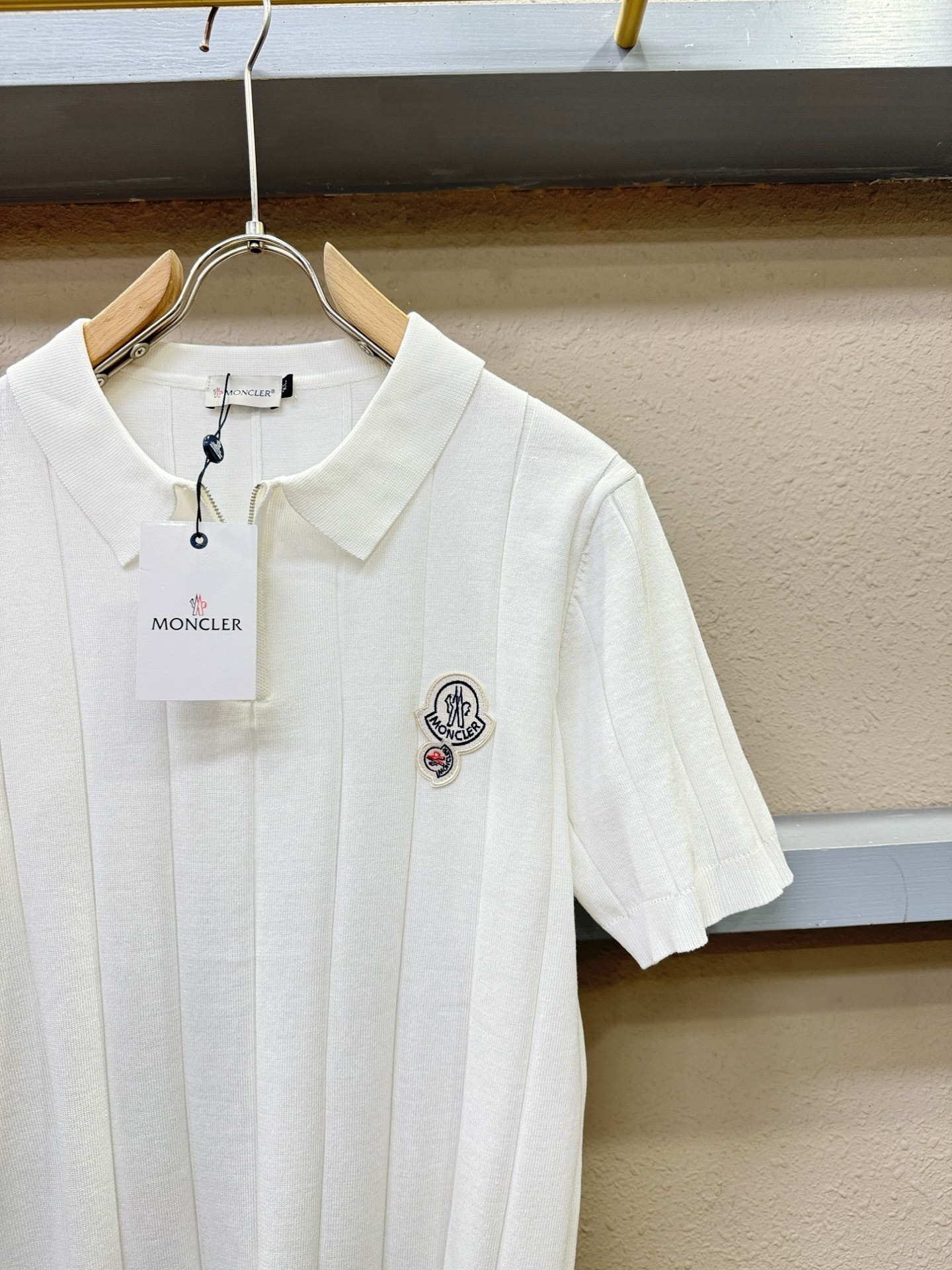 [MONCLER-몽클레어] 몽클레어 빅로고 패치 티셔츠