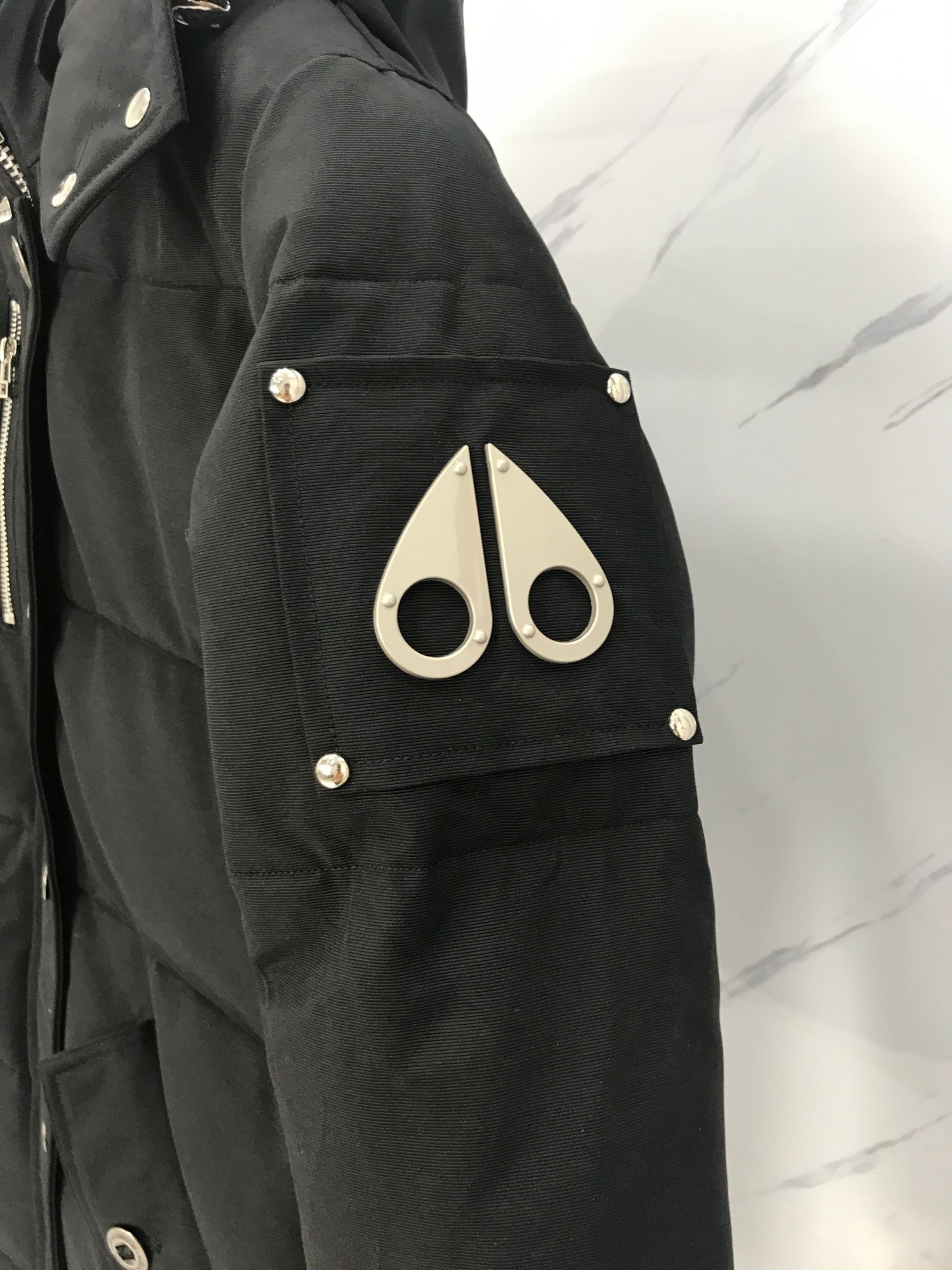 [Moose knuckles -무스너클 ] 무스너클 쓰리쿼터 버클 패딩