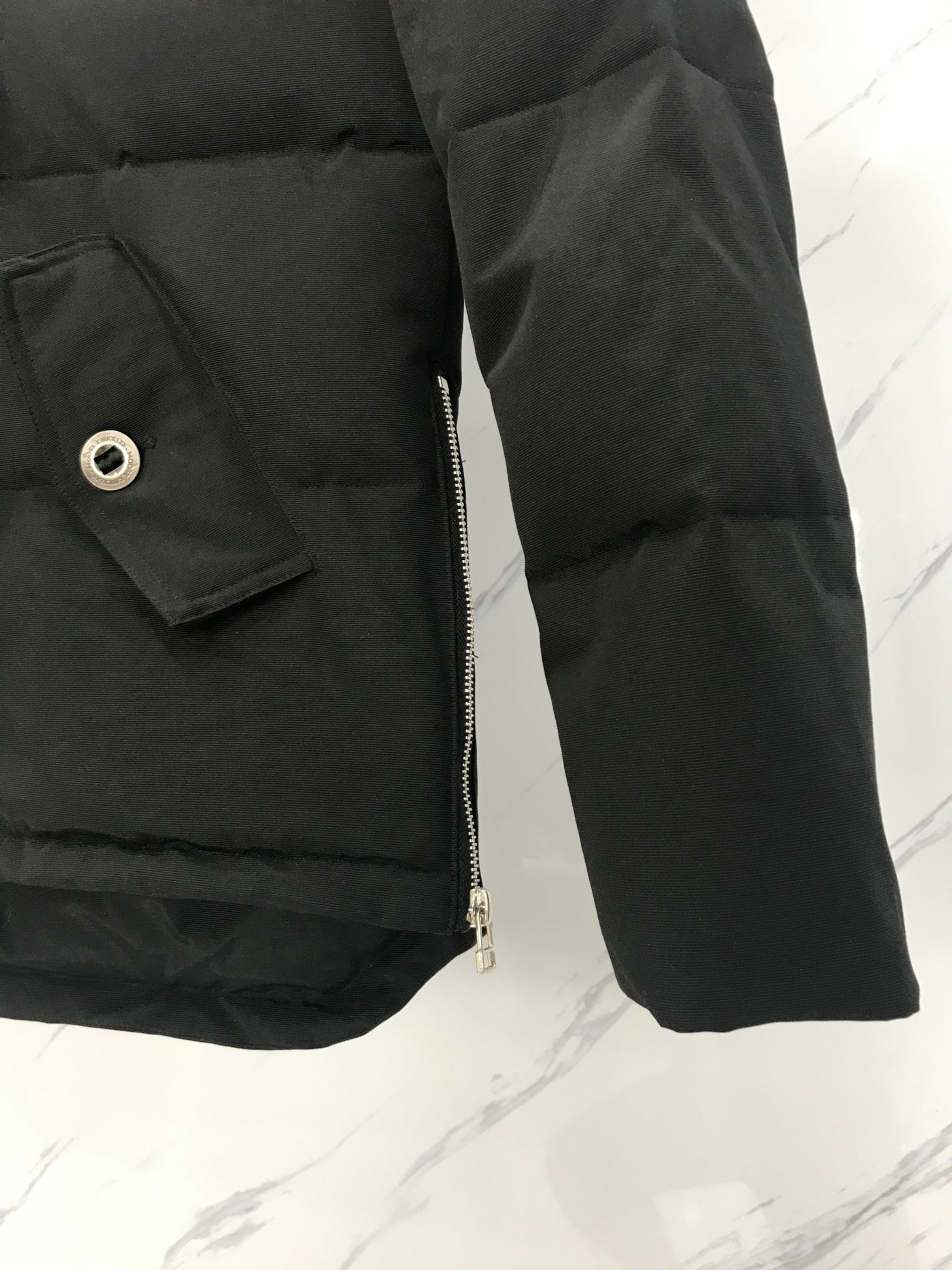 [Moose knuckles -무스너클 ] 무스너클 쓰리쿼터 버클 패딩