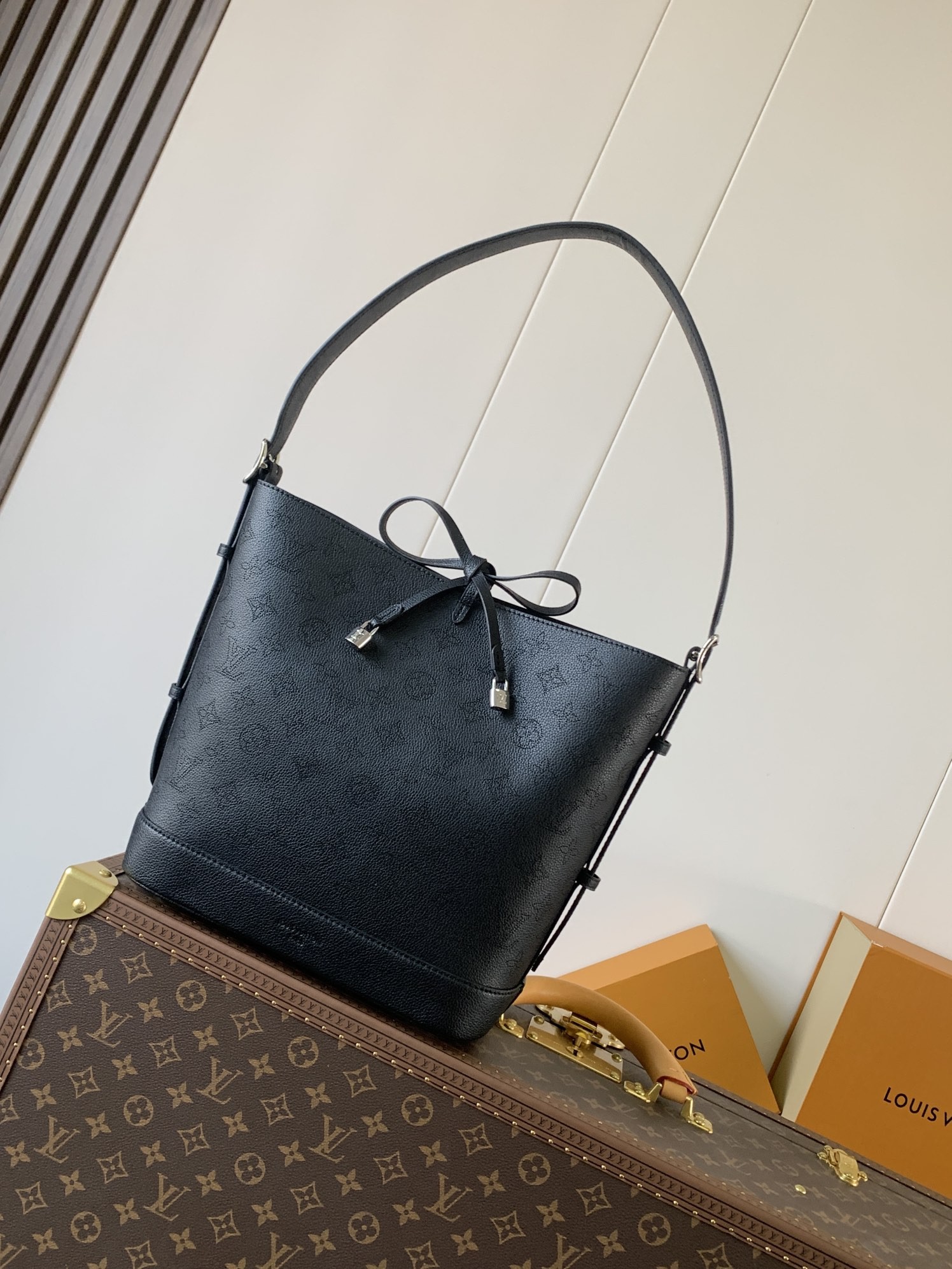 [LOUIS VUITTON-루이비통] 루이비통 플로르 블랙 M12139