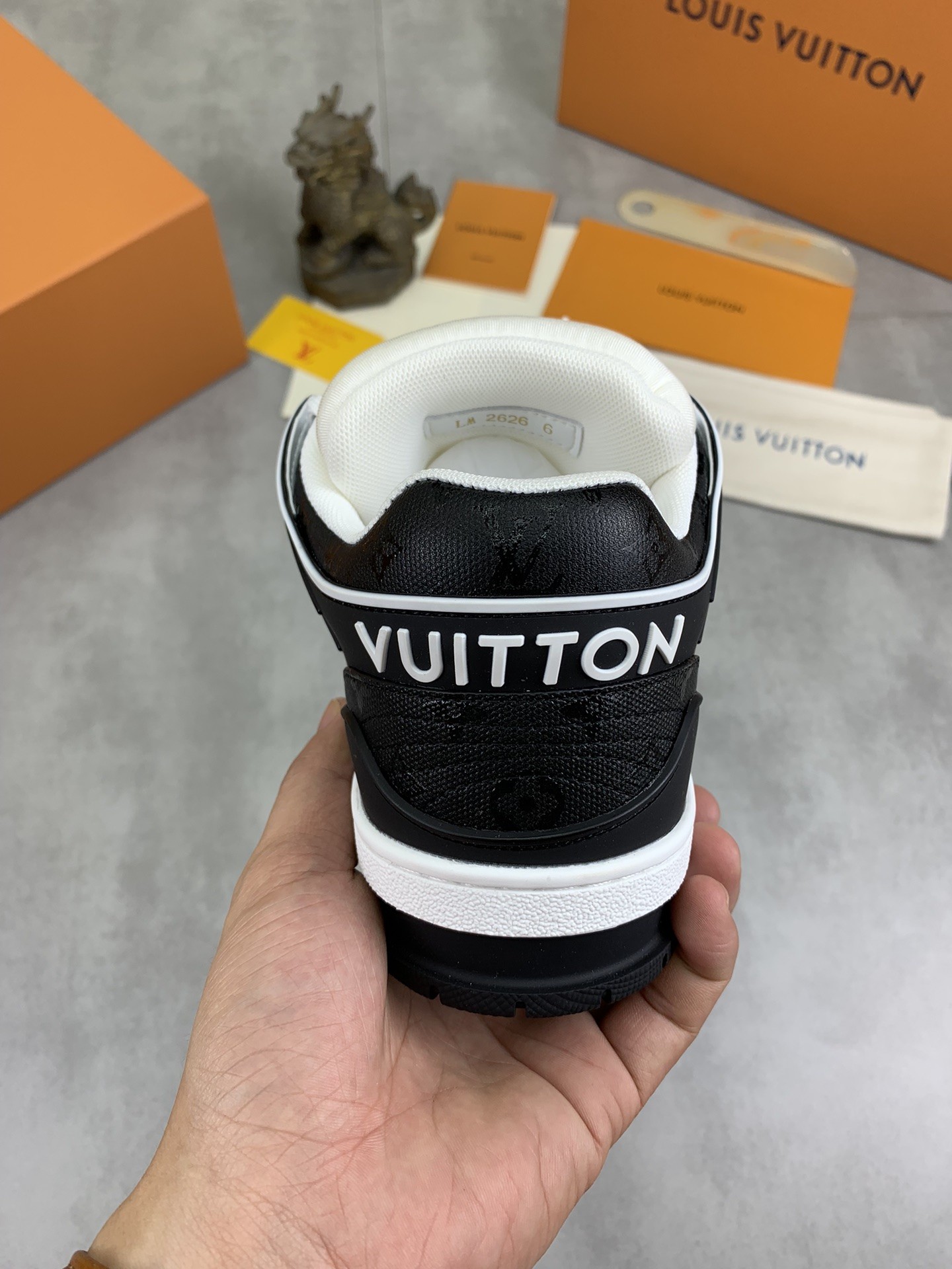 [LOUIS VUITTON-루이비통]  루이비통 트래이너 스니커즈