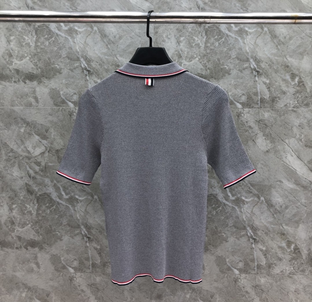 [TOM BROWNE -톰브라운 ] 톰브라운  카라 반팔 니트 그레이
