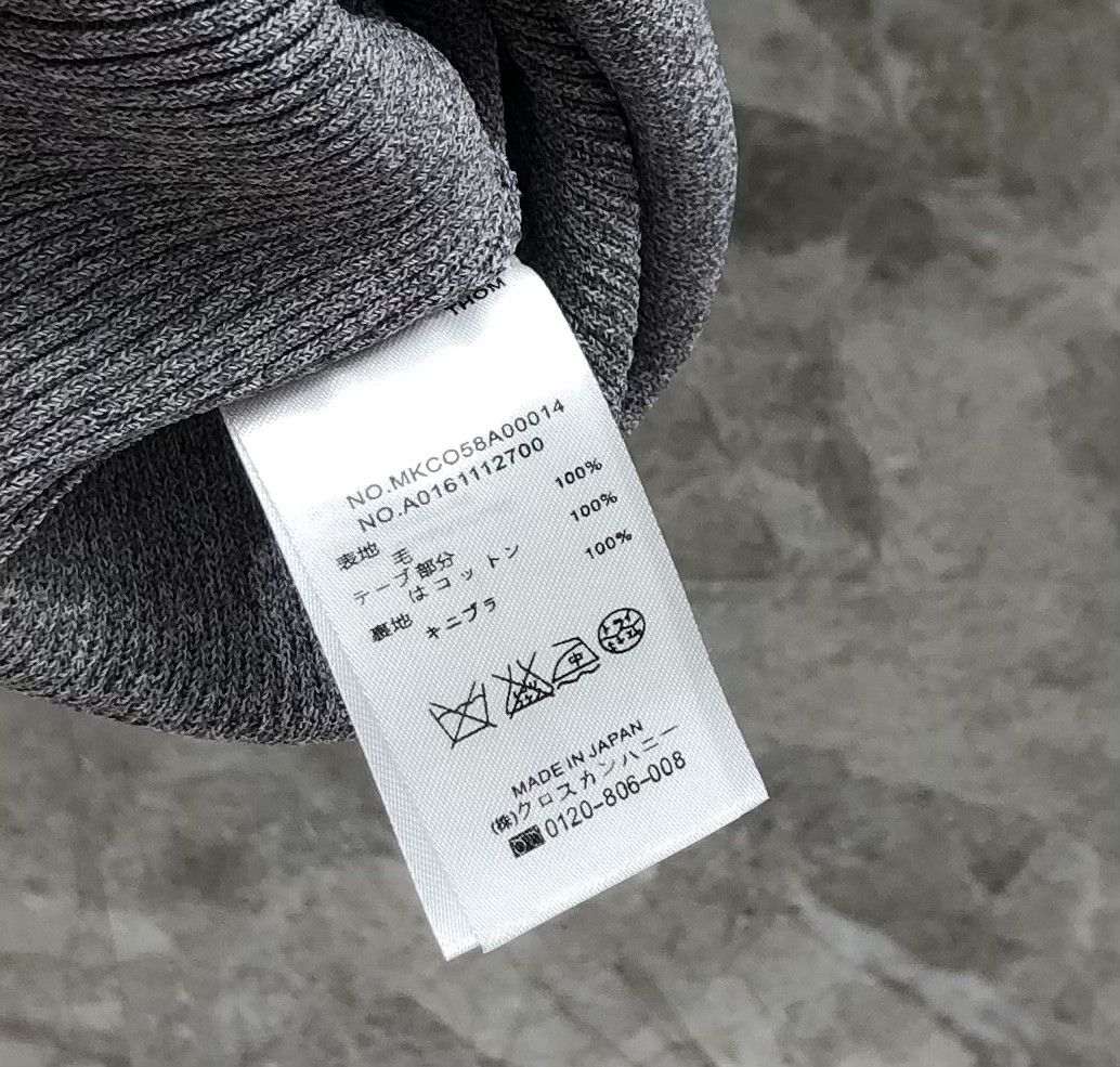 [TOM BROWNE -톰브라운 ] 톰브라운  카라 반팔 니트 그레이