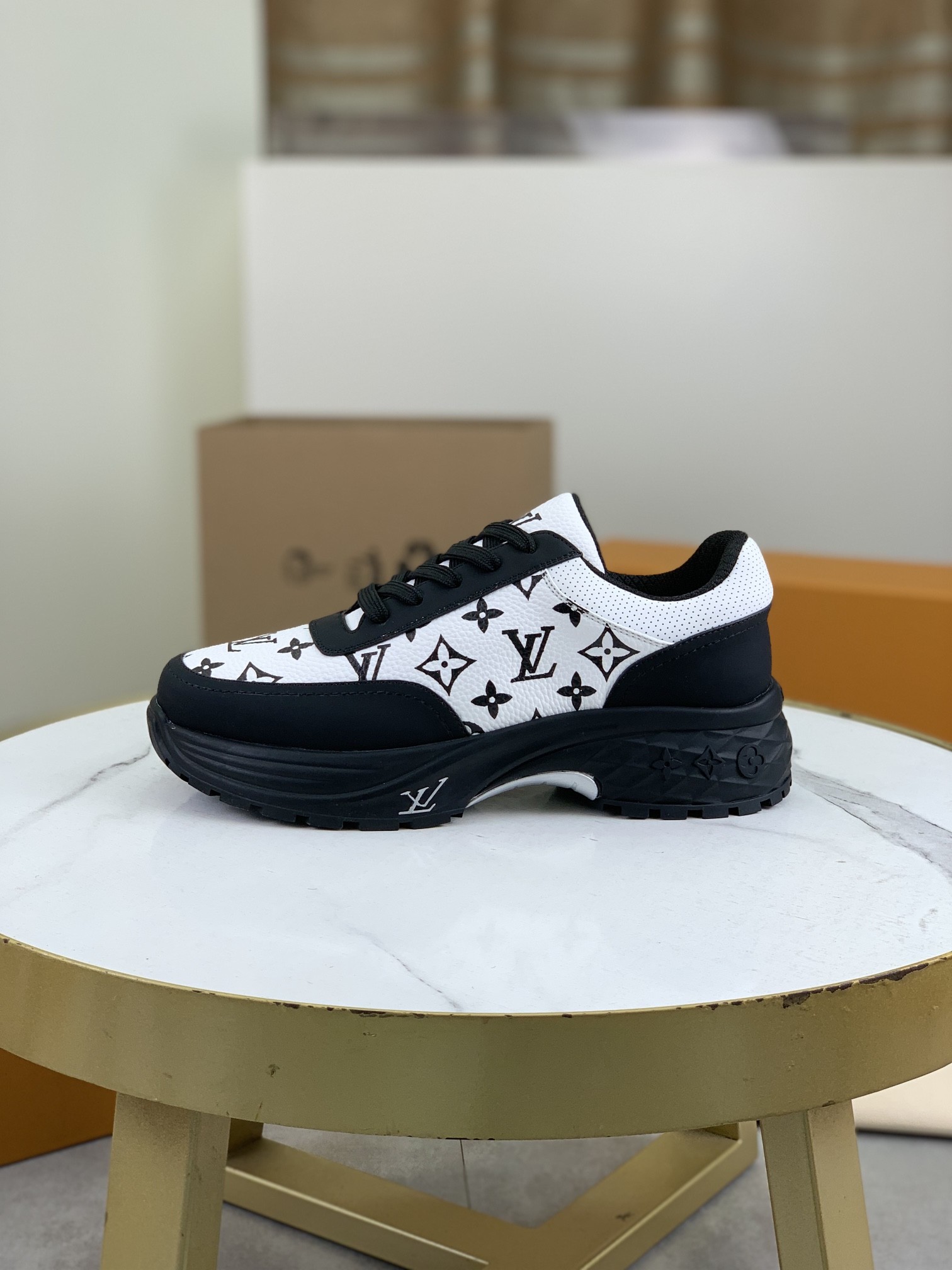 [LOUIS VUITTON-루이비통] 루이비통 남성 스니커즈