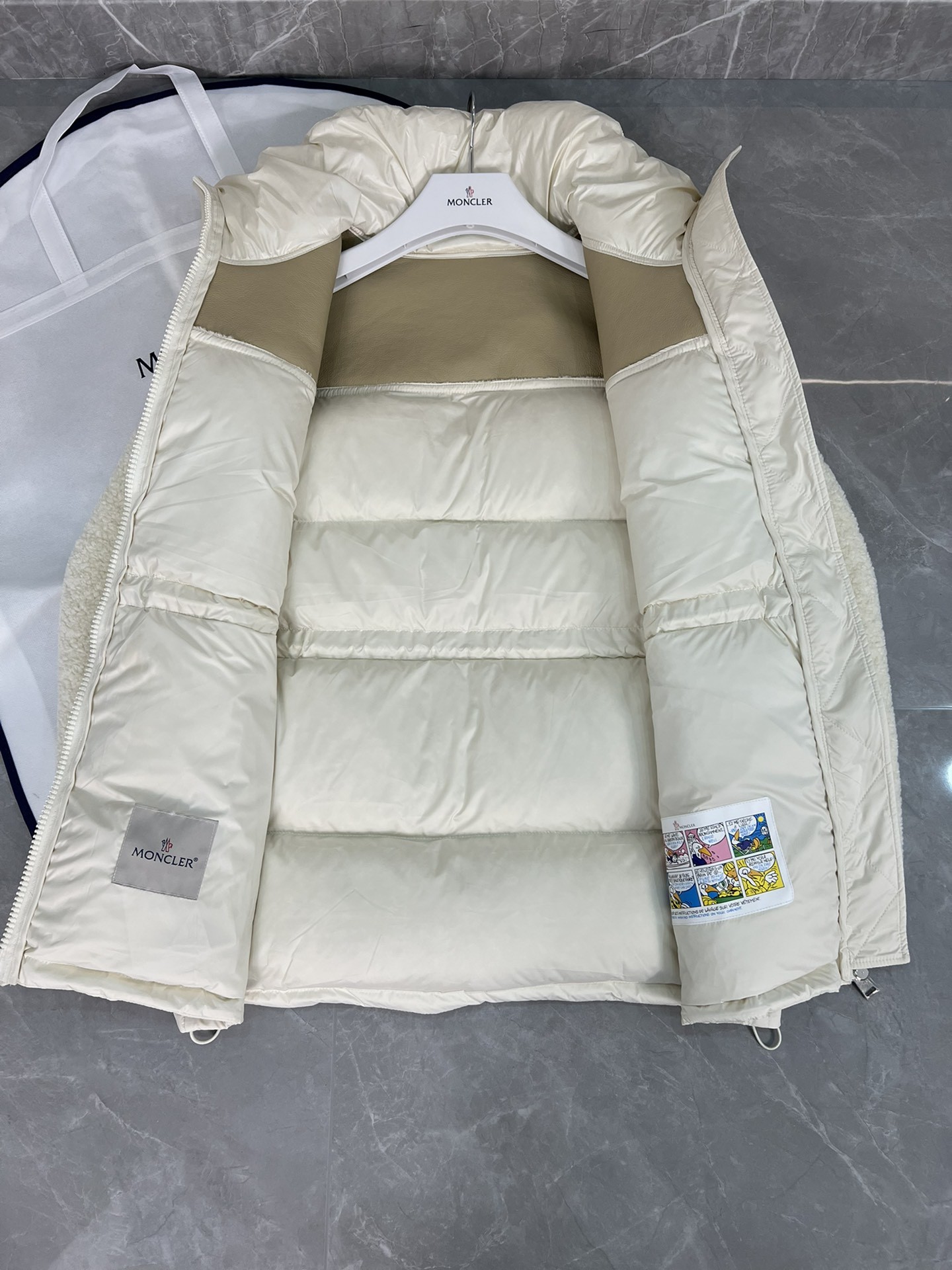 [MONCLER-몽클레어] 몽클레어 에스코 쇼트 다운 자켓