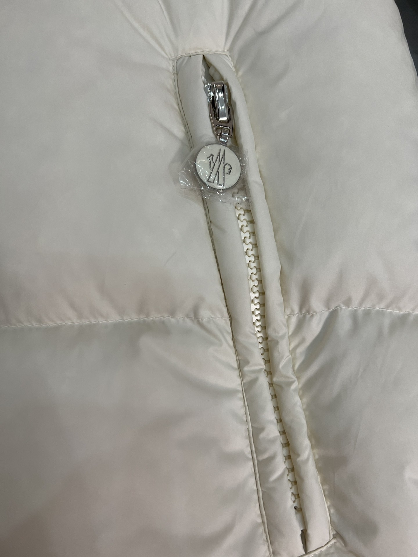 [MONCLER-몽클레어] 몽클레어 에스코 쇼트 다운 자켓