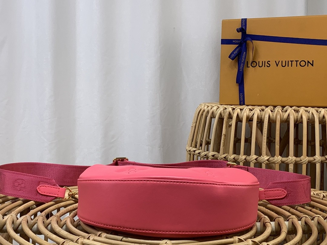 루이비통 LV Over The Moon 오버 더 문 숄더 백