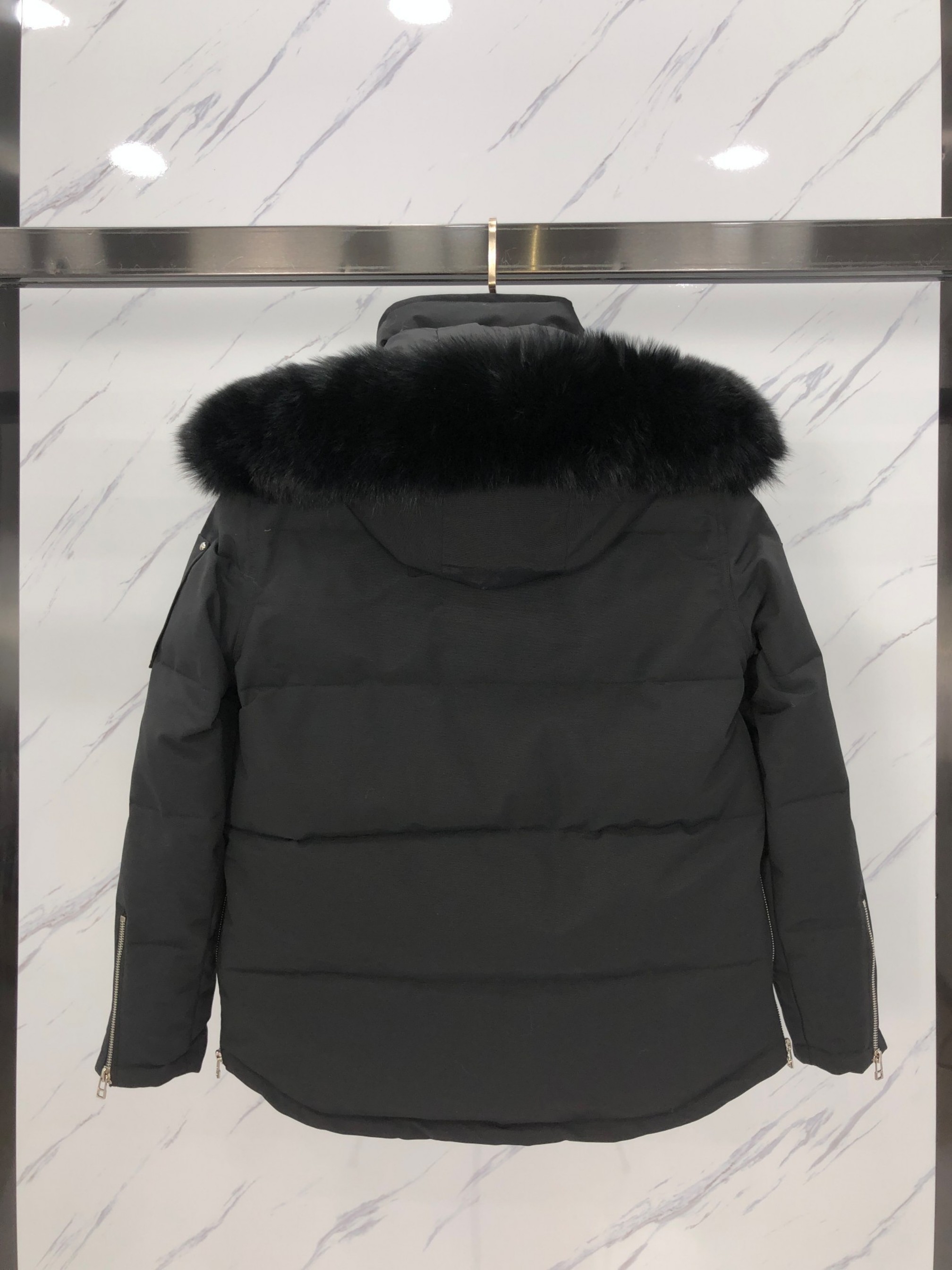 [Moose knuckles -무스너클 ]  무스너클  쓰리쿼터 다운 패딩 (남성용)