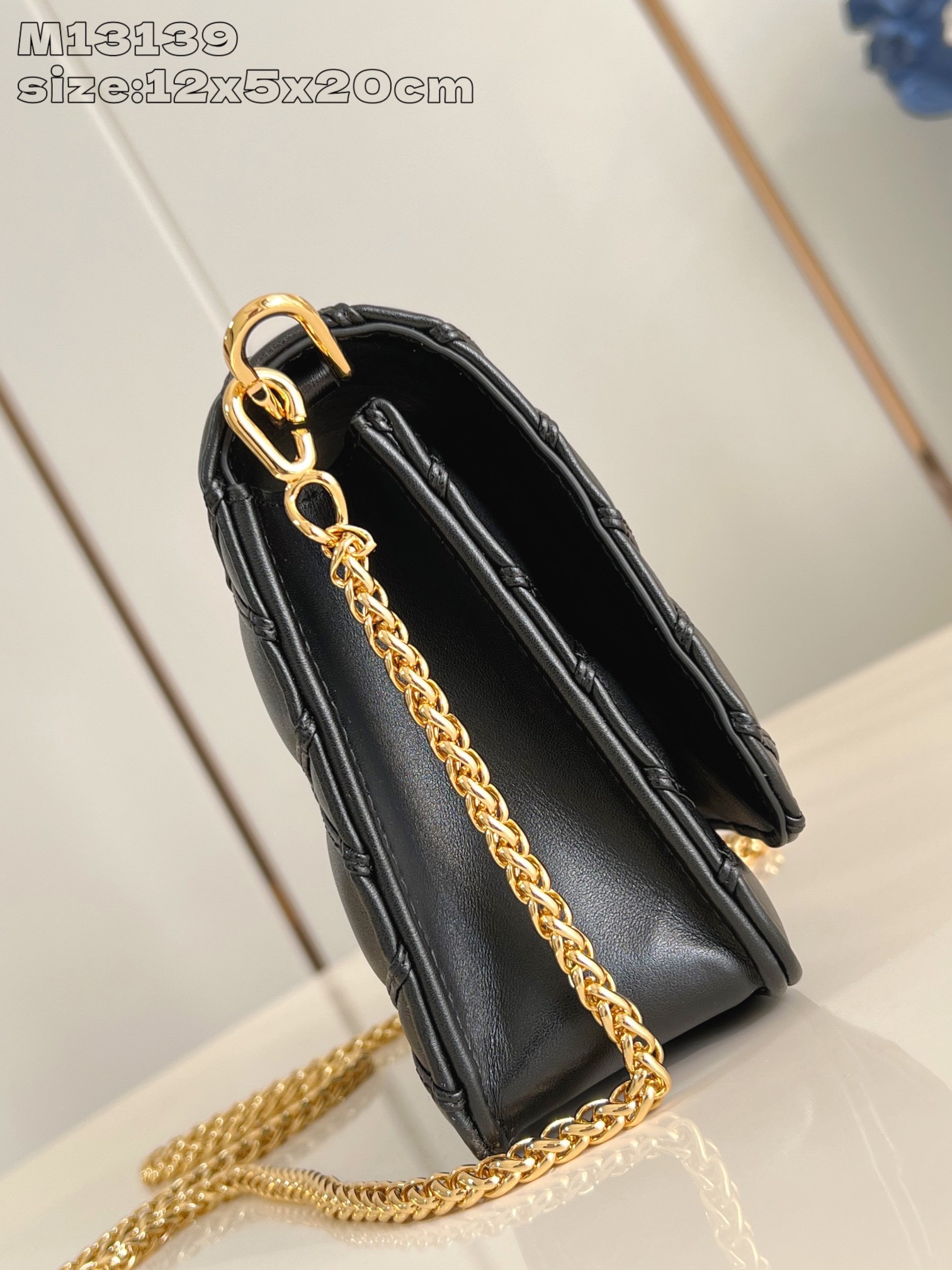 [LOUIS VUITTON-루이비통] 루이비통 월릿 온 체인 블랙 M13139