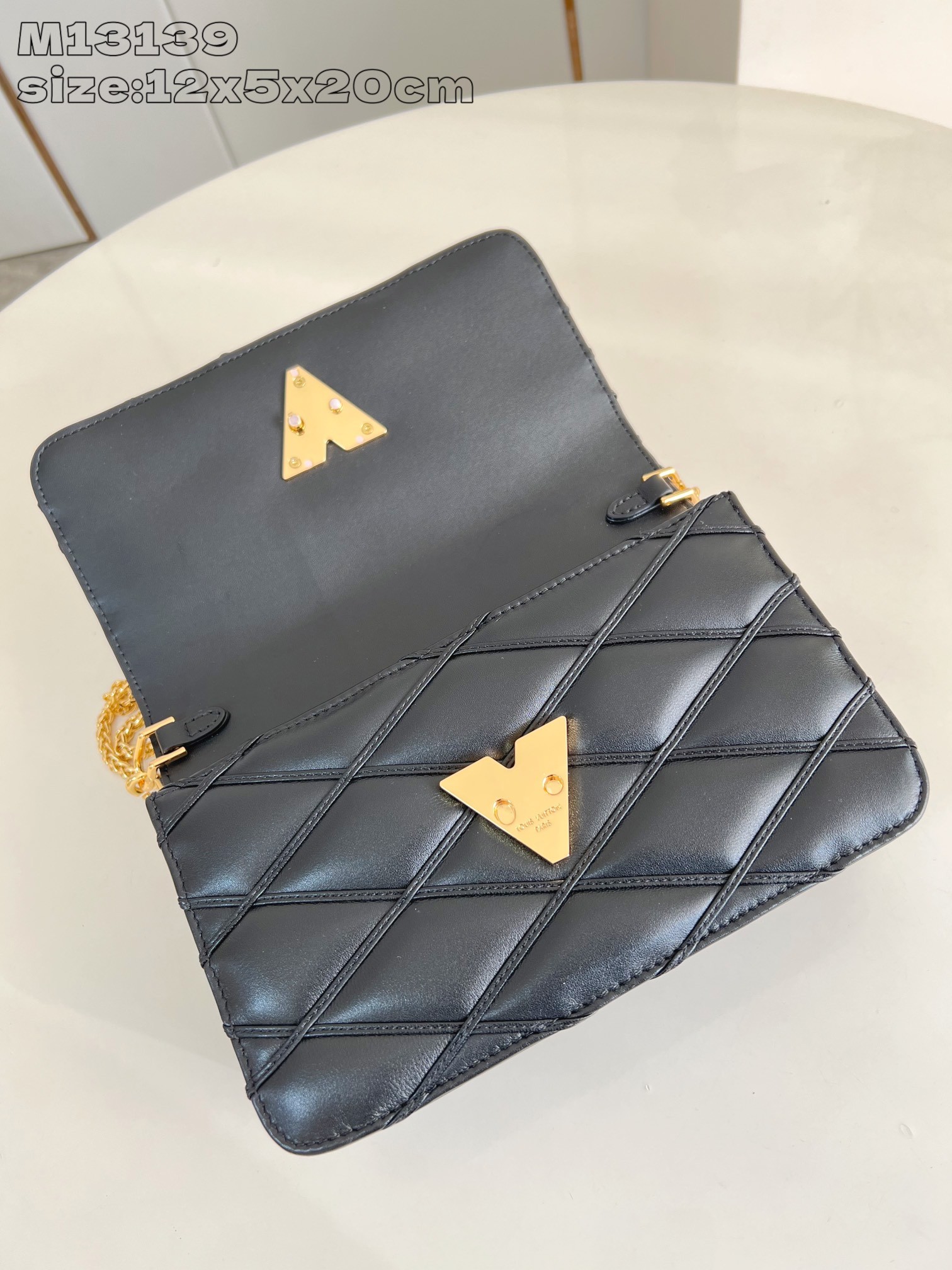 [LOUIS VUITTON-루이비통] 루이비통 월릿 온 체인 블랙 M13139