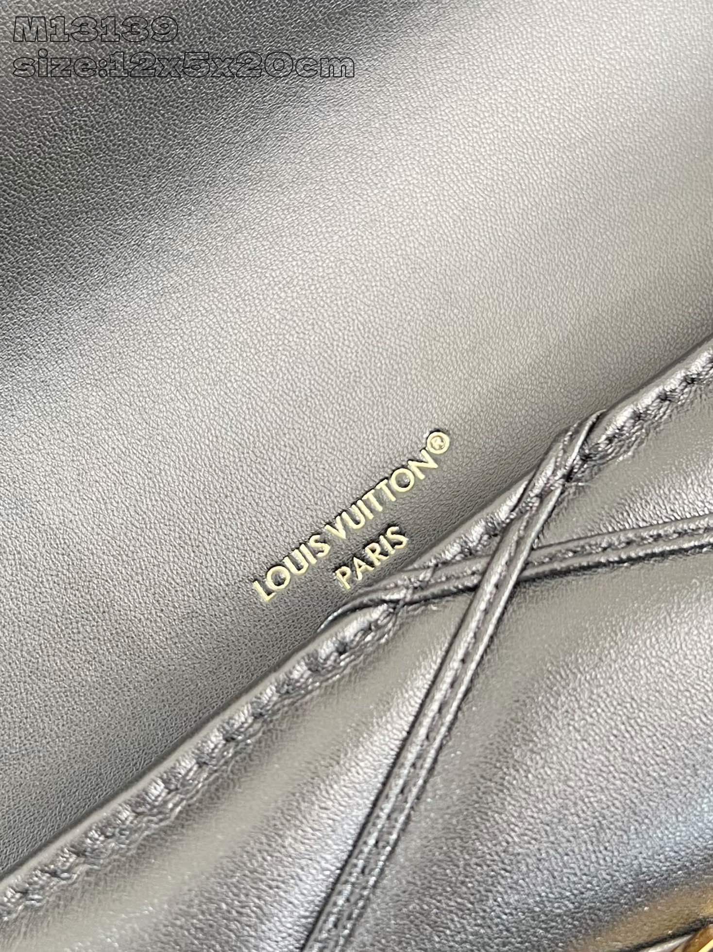 [LOUIS VUITTON-루이비통] 루이비통 월릿 온 체인 블랙 M13139