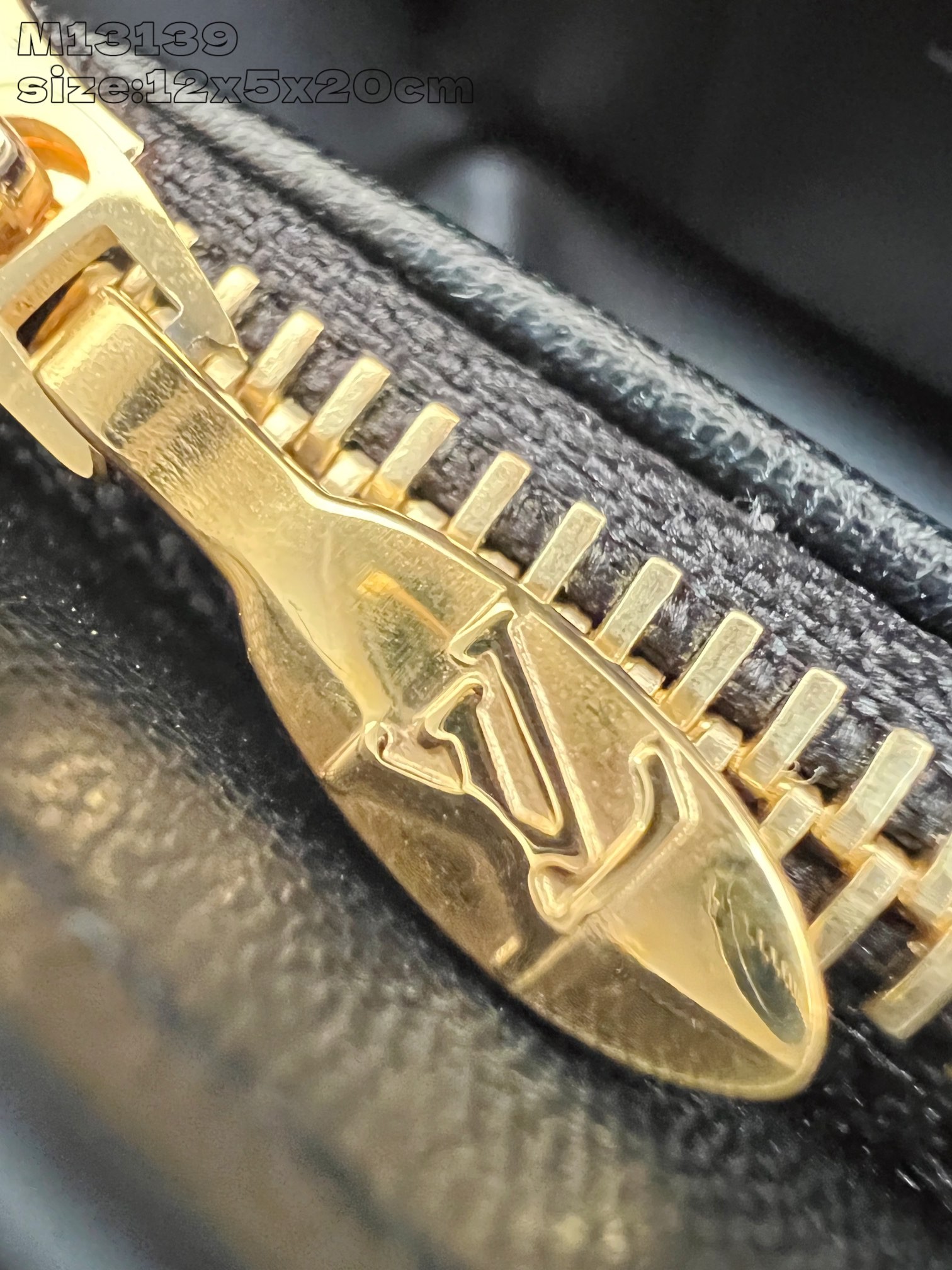 [LOUIS VUITTON-루이비통] 루이비통 월릿 온 체인 블랙 M13139