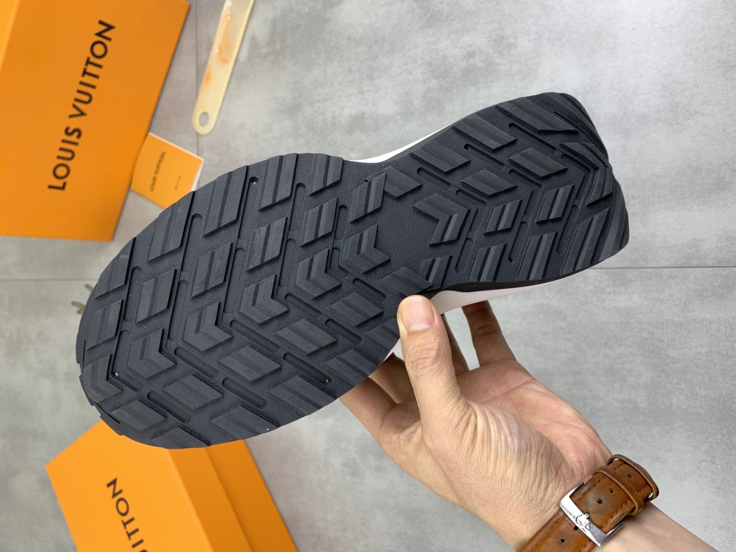 [LOUIS VUITTON-루이비통]  루이비통 모노그램 스니커즈