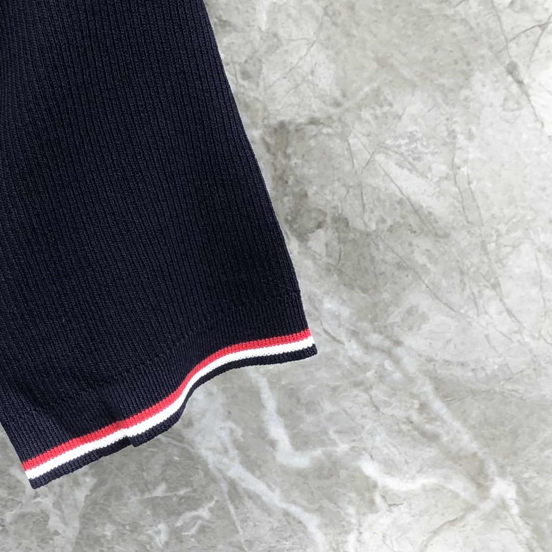 [TOM BROWNE -톰브라운 ] 톰브라운  카라 반팔 니트