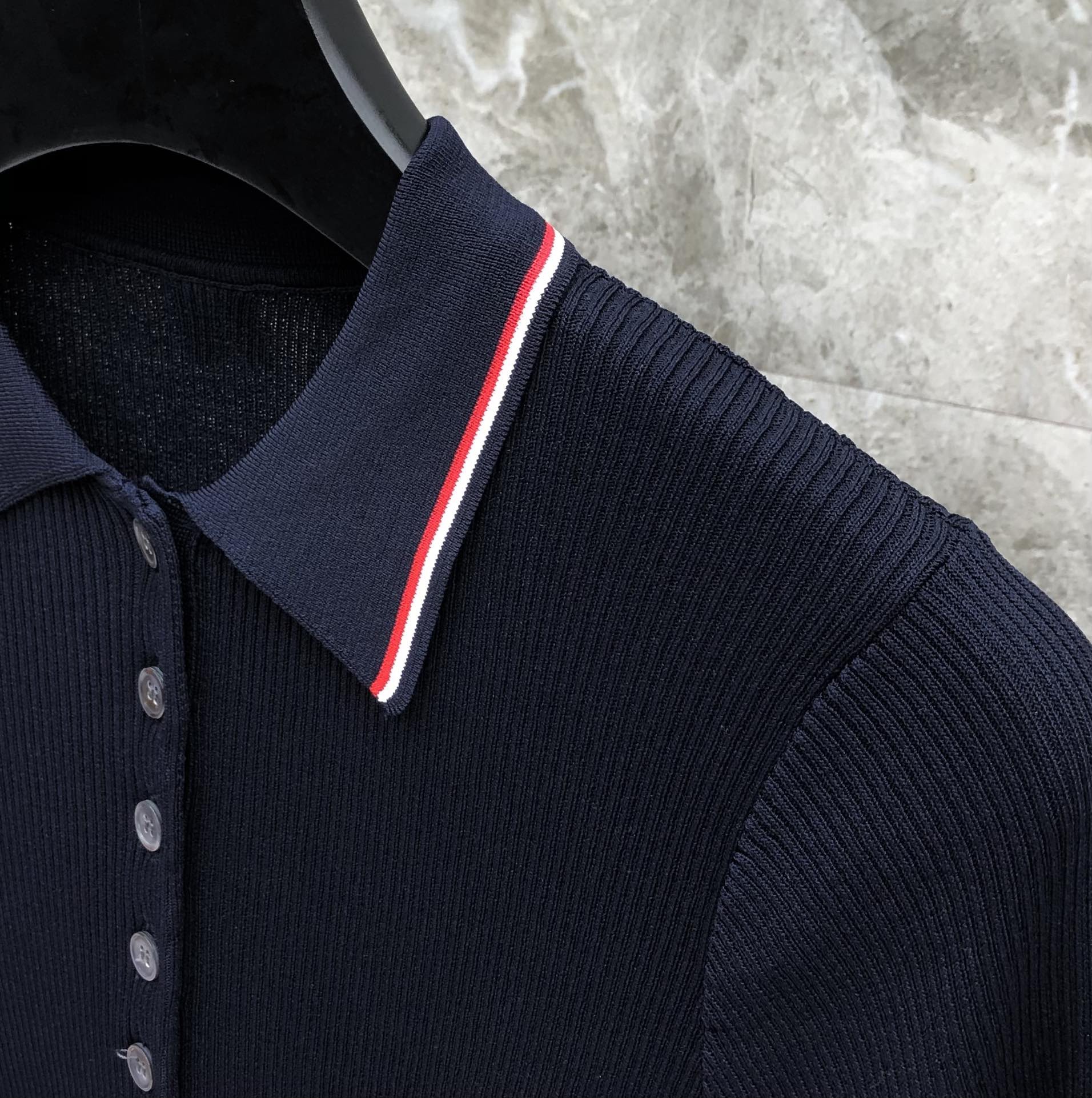 [TOM BROWNE -톰브라운 ] 톰브라운  카라 반팔 니트