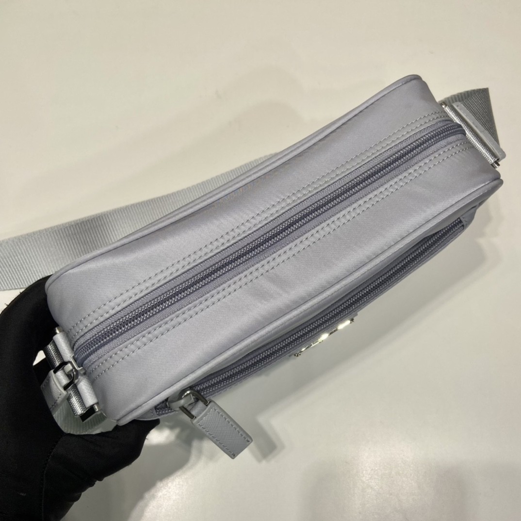 [LOUIS VUITTON-루이비통] 루이비통 엠브로이더드 시그니처 코튼 티셔츠 블랙