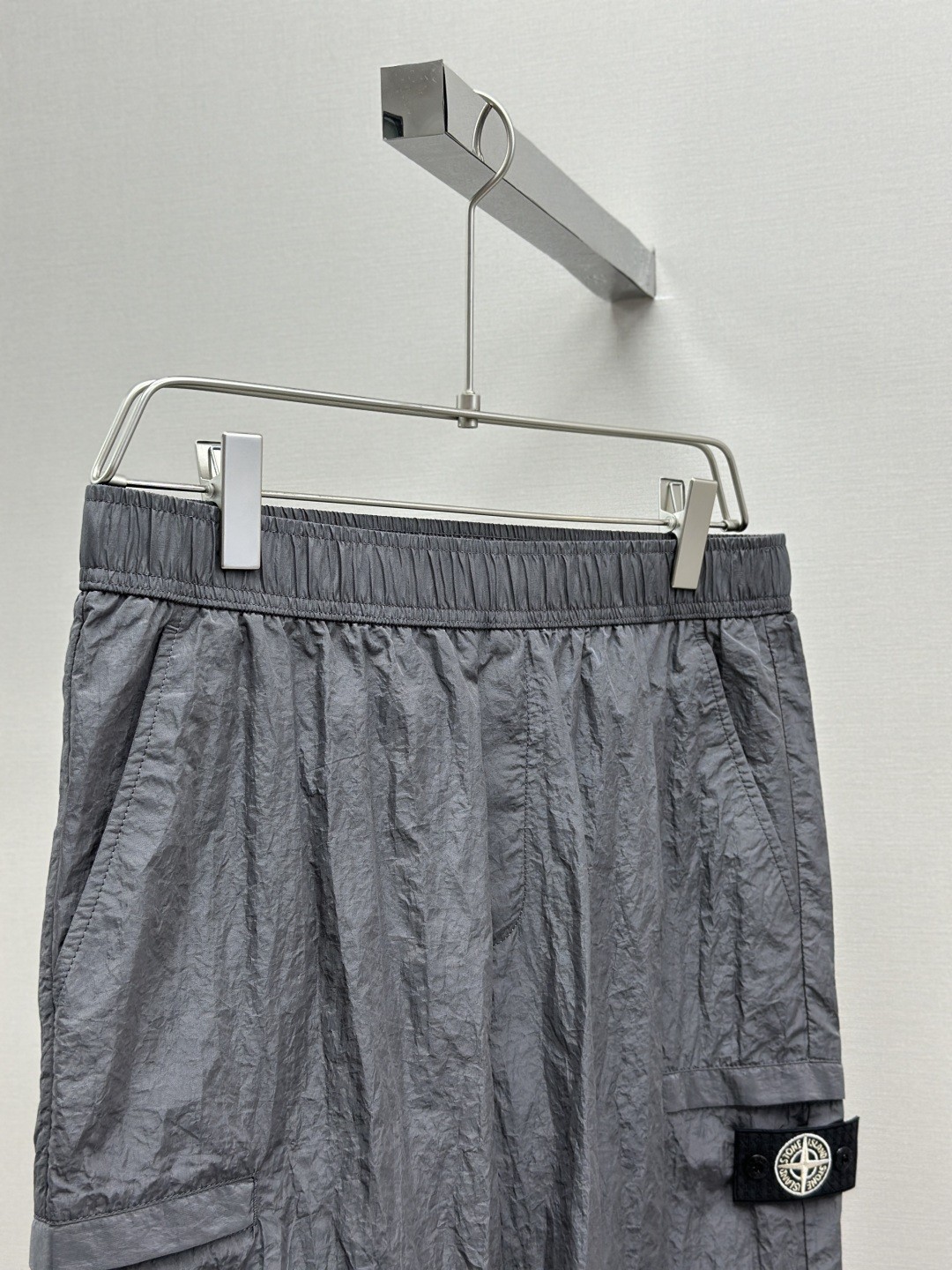 [STON ISLAND -스톤아일랜드] 스톤아일랜드 스톤 나일론메탈 패치 비치웨어 그레이