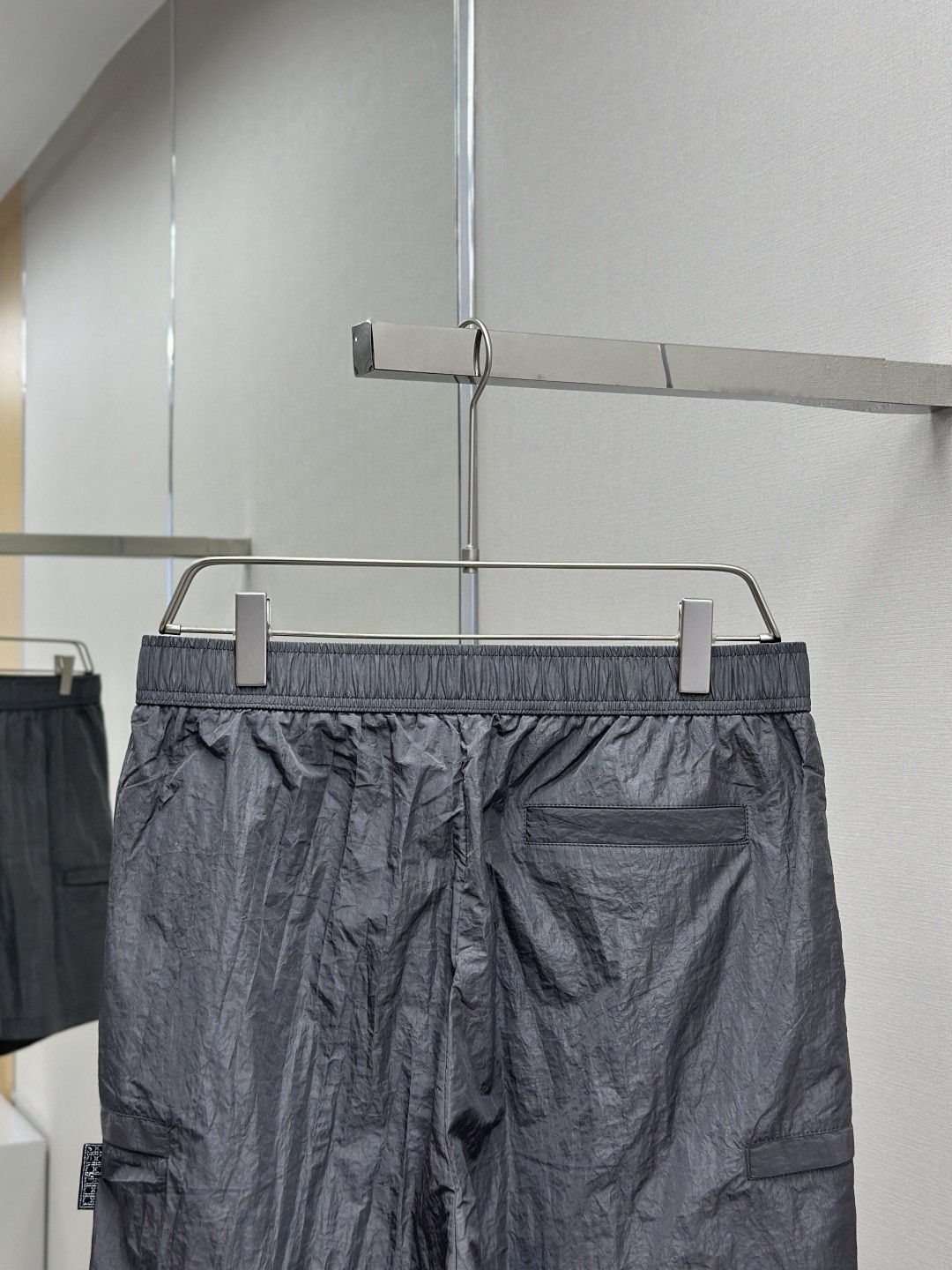 [STON ISLAND -스톤아일랜드] 스톤아일랜드 스톤 나일론메탈 패치 비치웨어 그레이