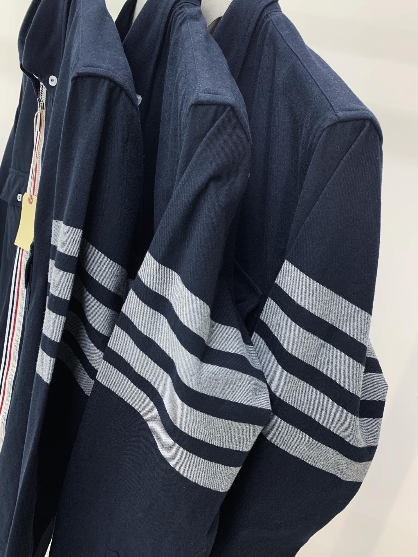 [TOM BROWNE -톰브라운 ] 톰브라운 사선완장 남성 셔츠