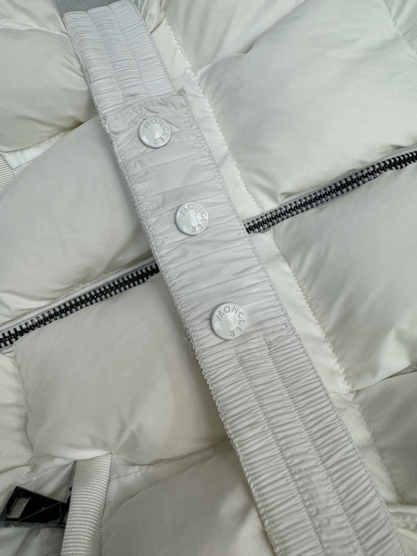 [MONCLER-몽클레어] 몽클레어 보에드 숏 패딩