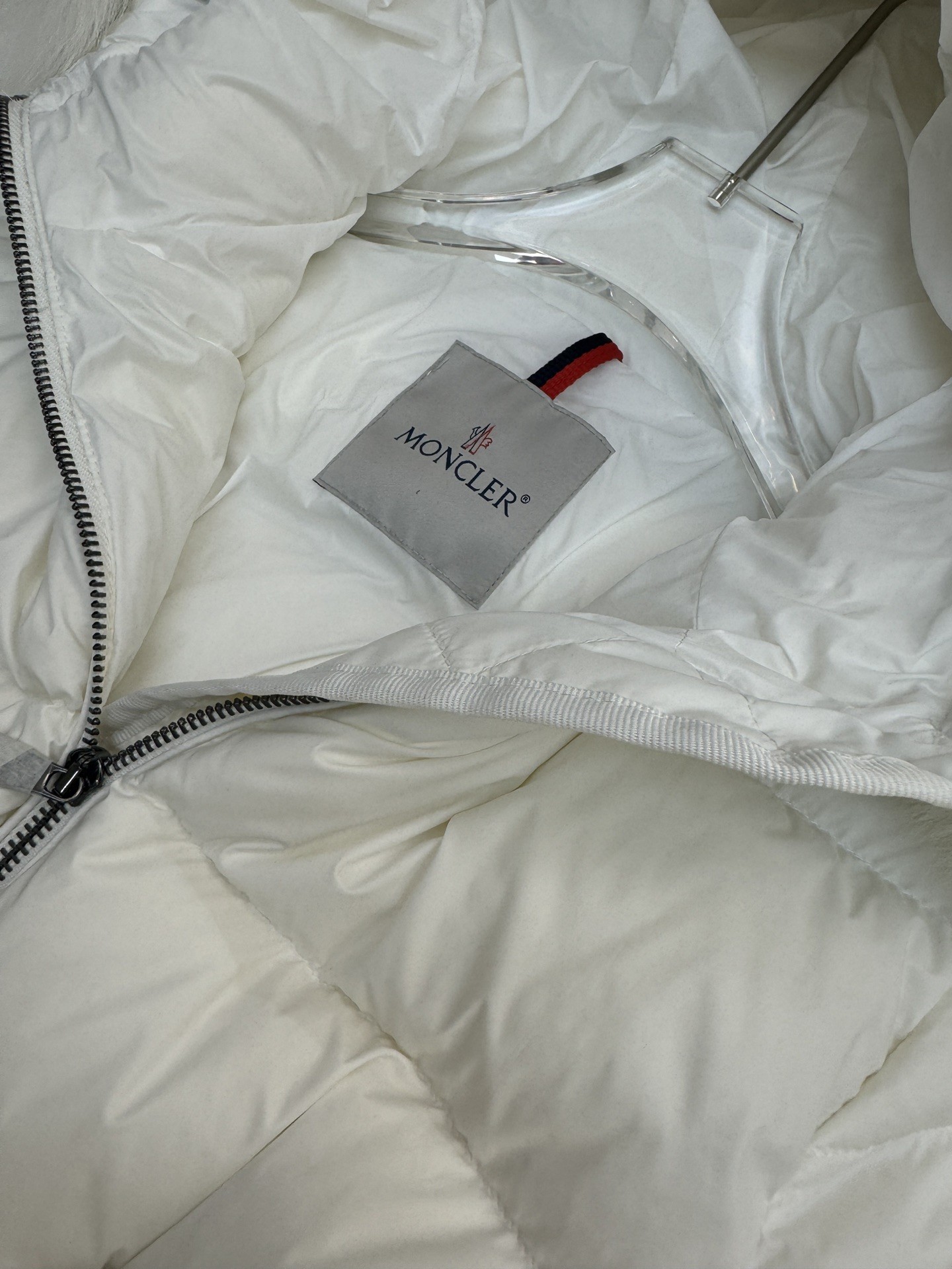 [MONCLER-몽클레어] 몽클레어 보에드 숏 패딩