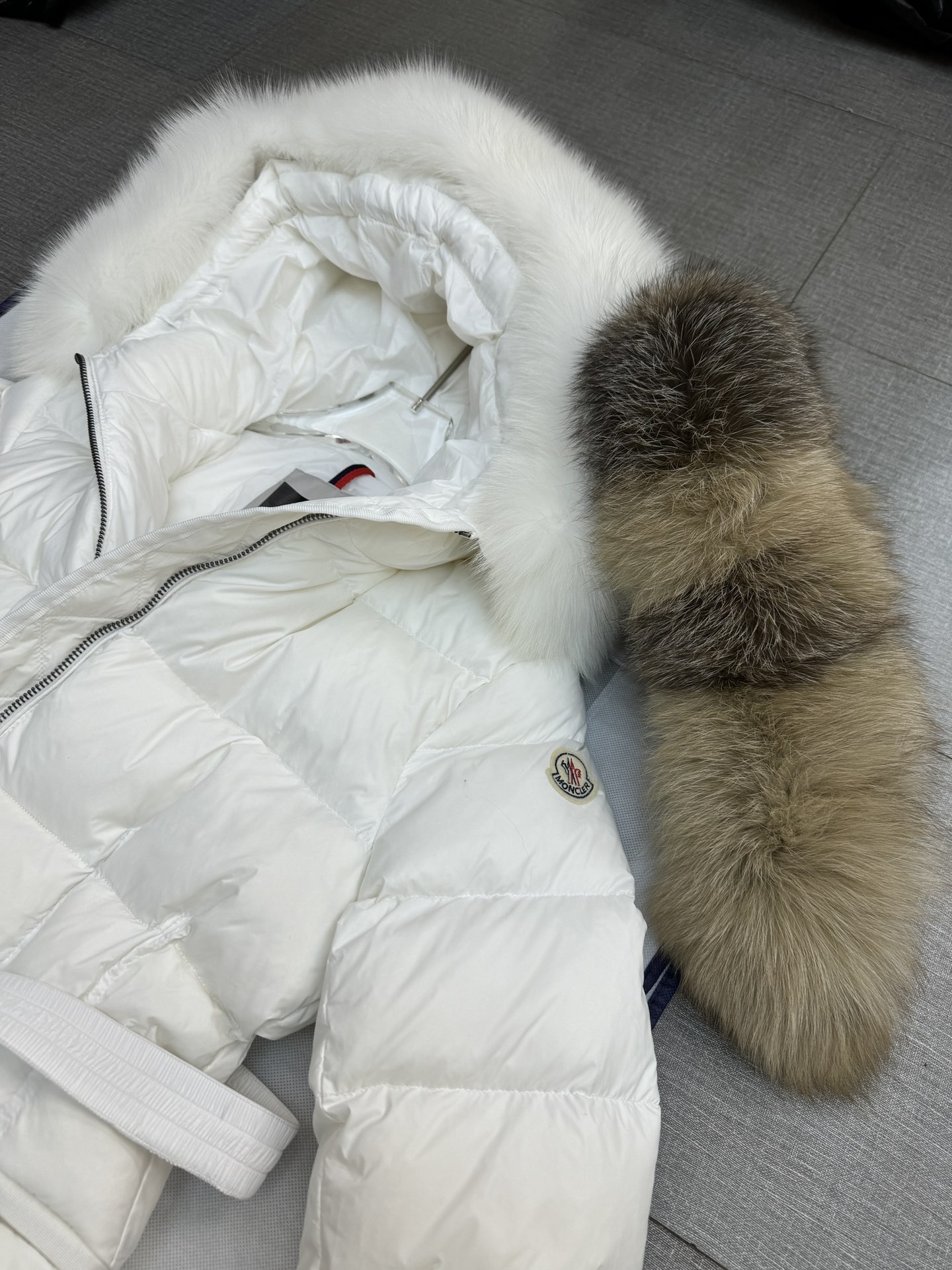 [MONCLER-몽클레어] 몽클레어 보에드 숏 패딩