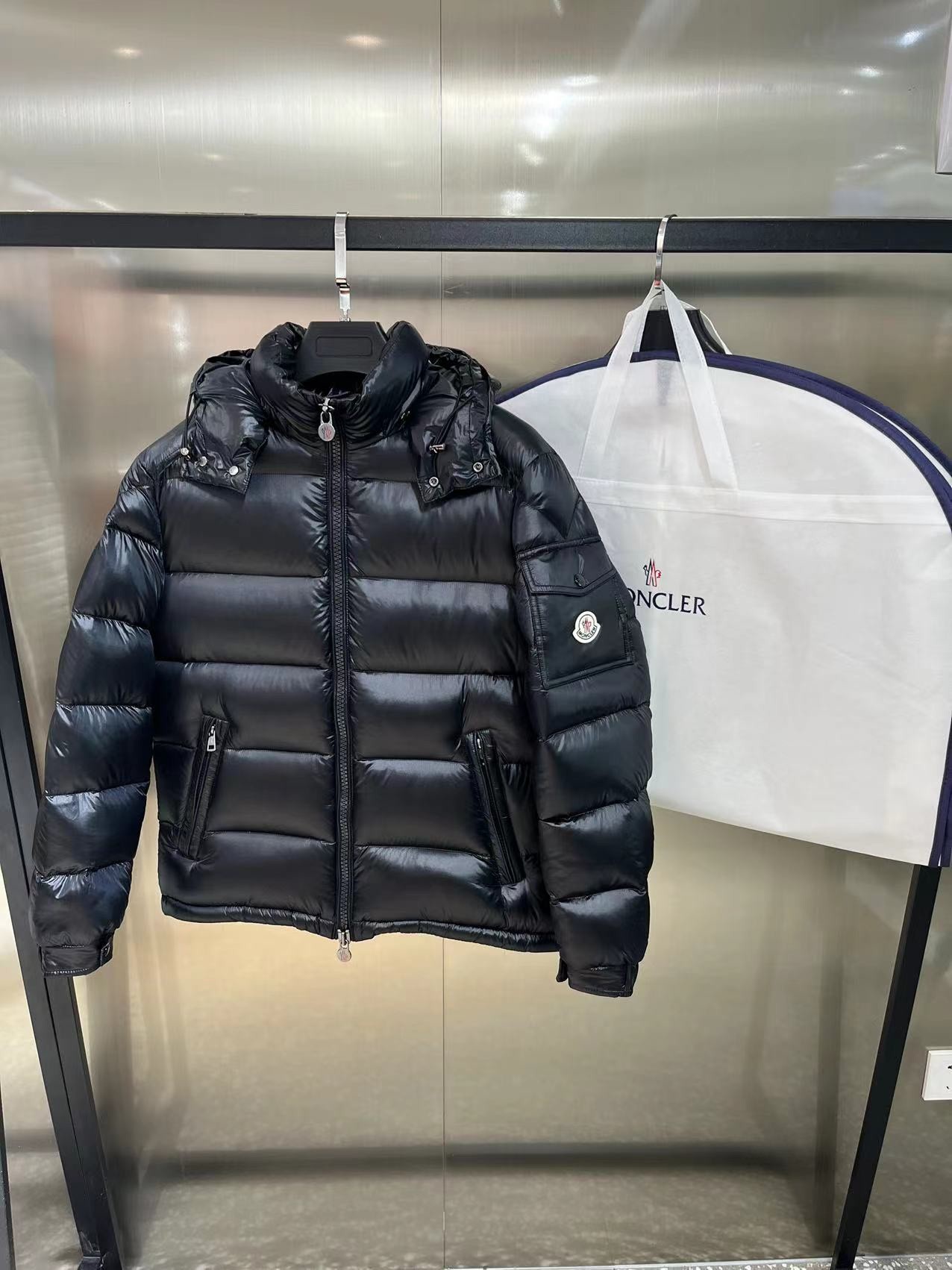 [MONCLER-몽클레어] 몽클레어 마야 유광 패딩