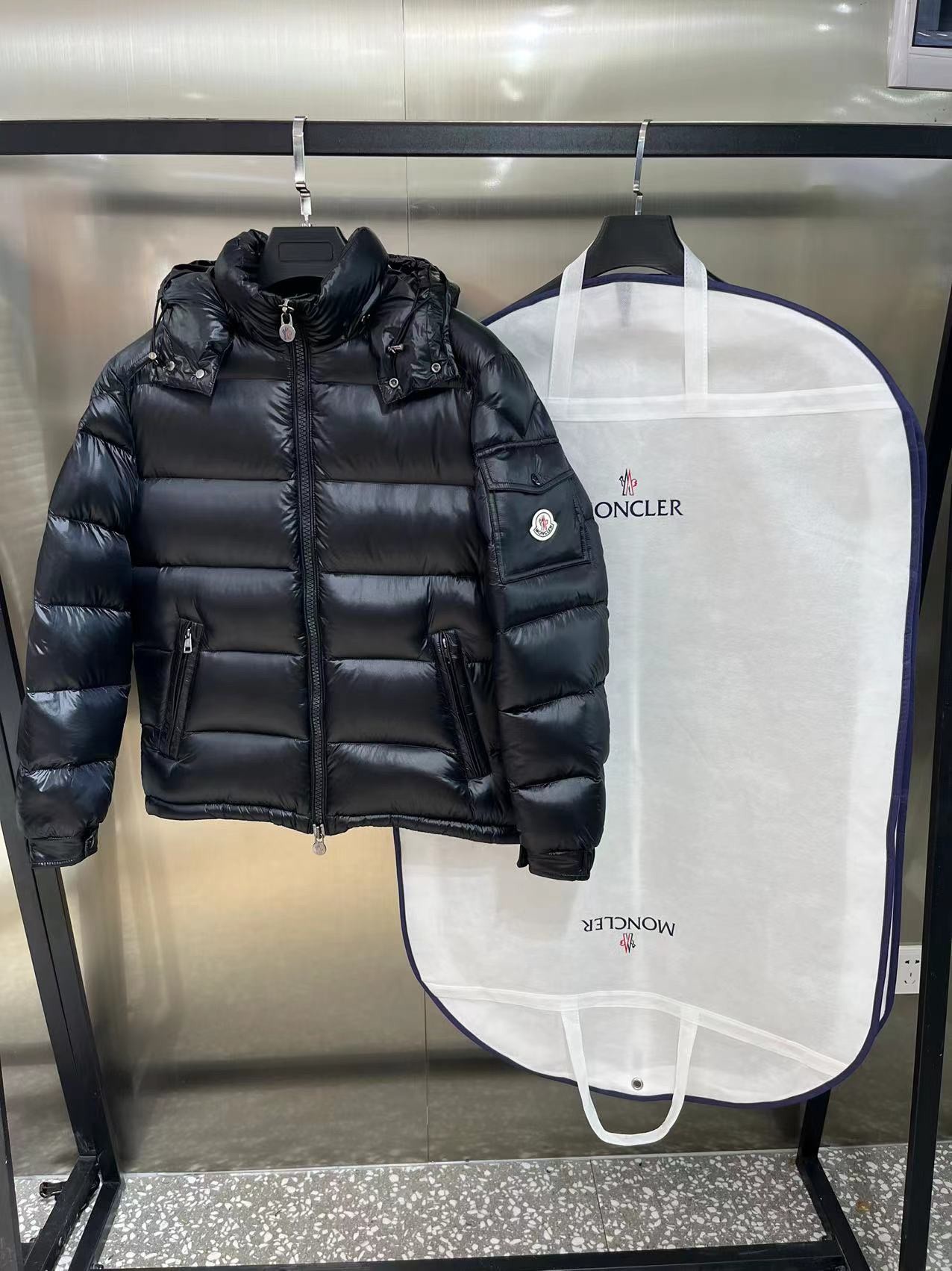 [MONCLER-몽클레어] 몽클레어 마야 유광 패딩