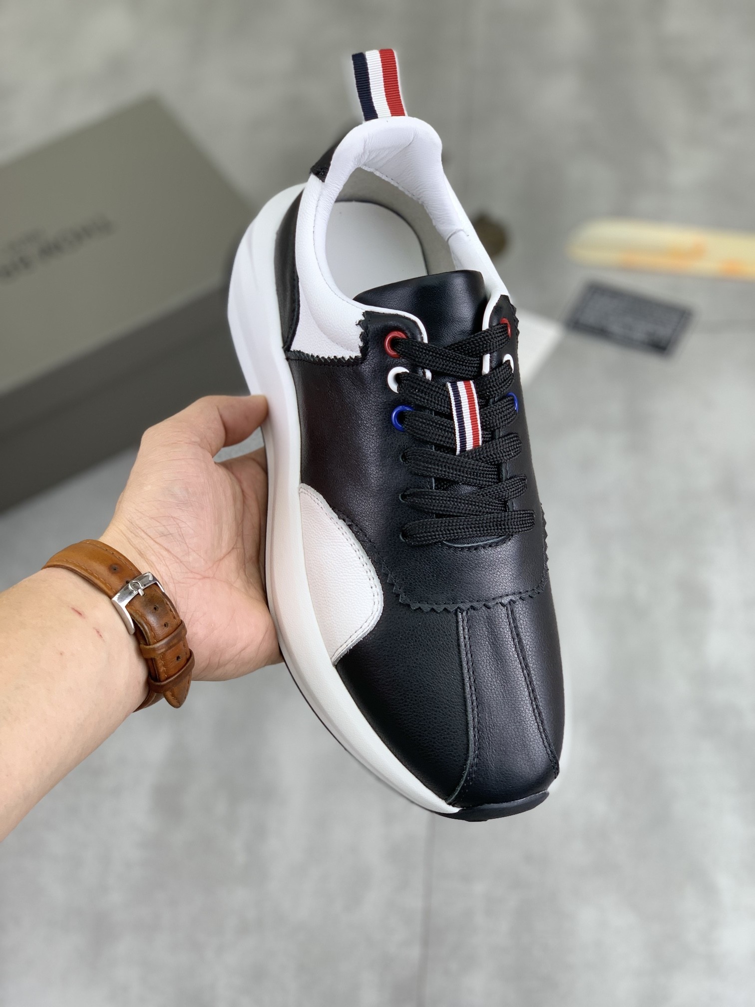 [THOM BROWNE-톰브라운] 톰브라운  남성 스니커즈