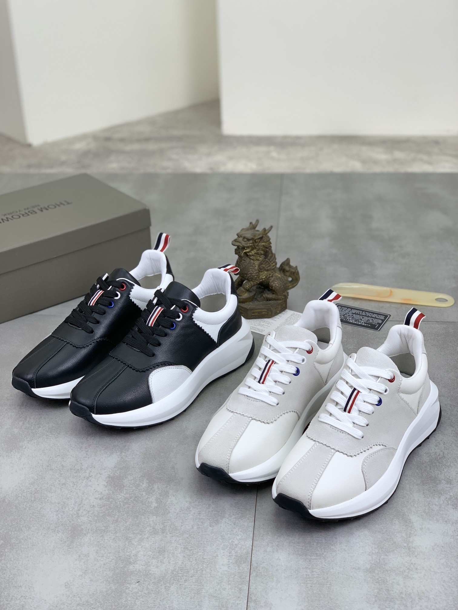 [THOM BROWNE-톰브라운] 톰브라운  남성 스니커즈