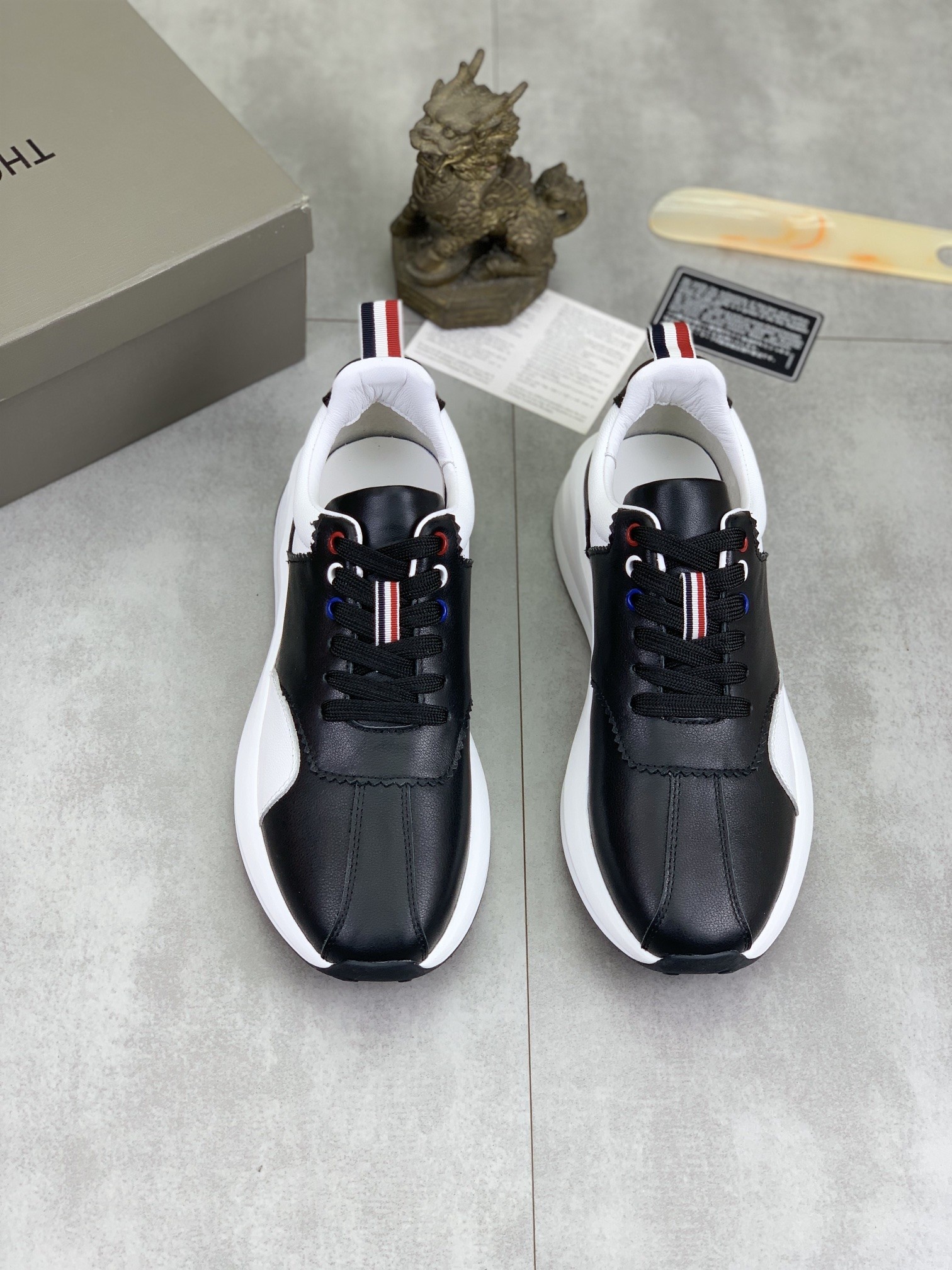 [THOM BROWNE-톰브라운] 톰브라운  남성 스니커즈