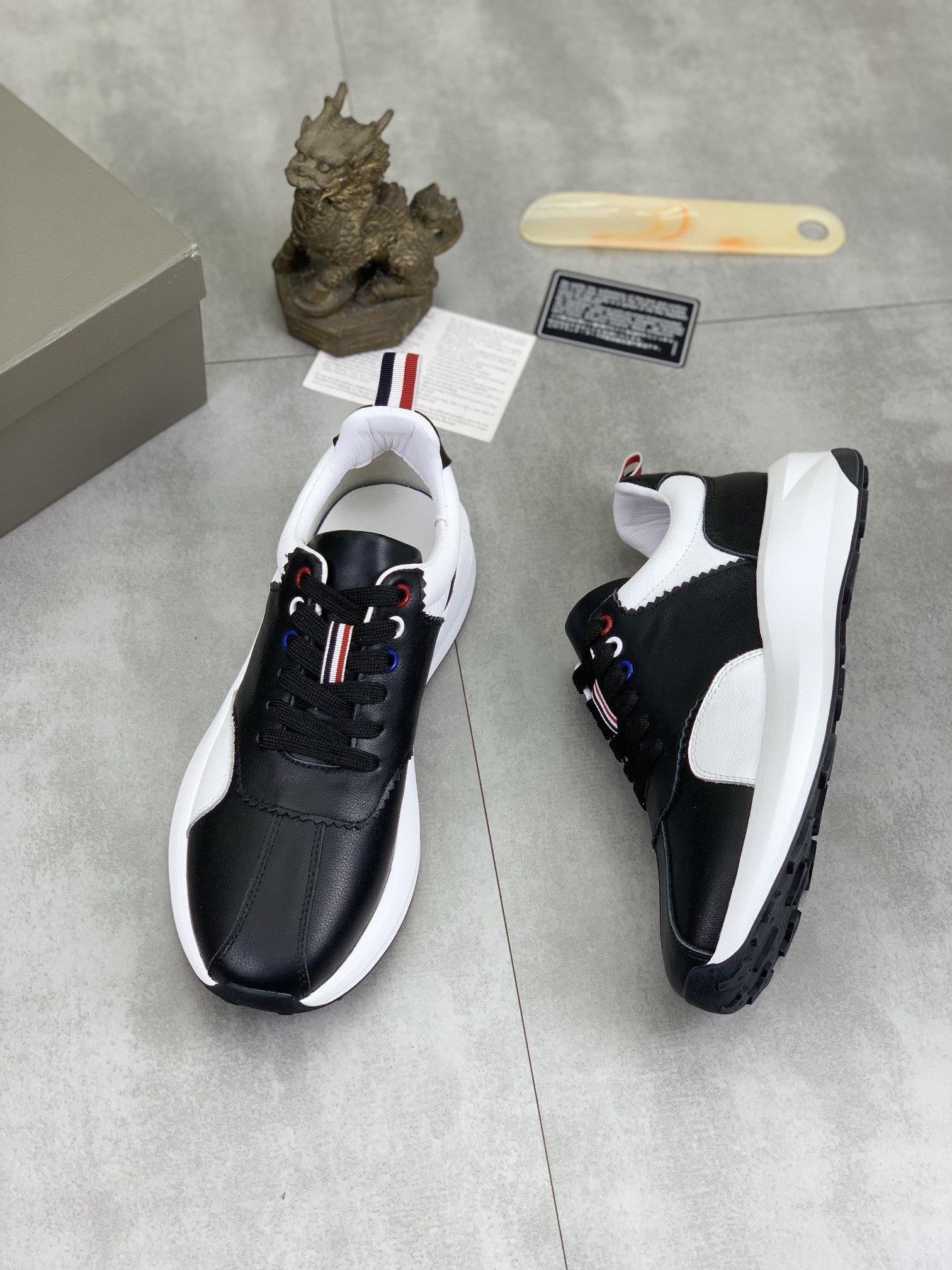 [THOM BROWNE-톰브라운] 톰브라운  남성 스니커즈