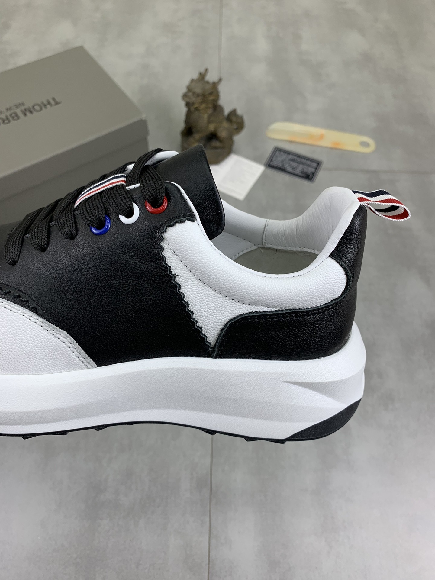 [THOM BROWNE-톰브라운] 톰브라운  남성 스니커즈