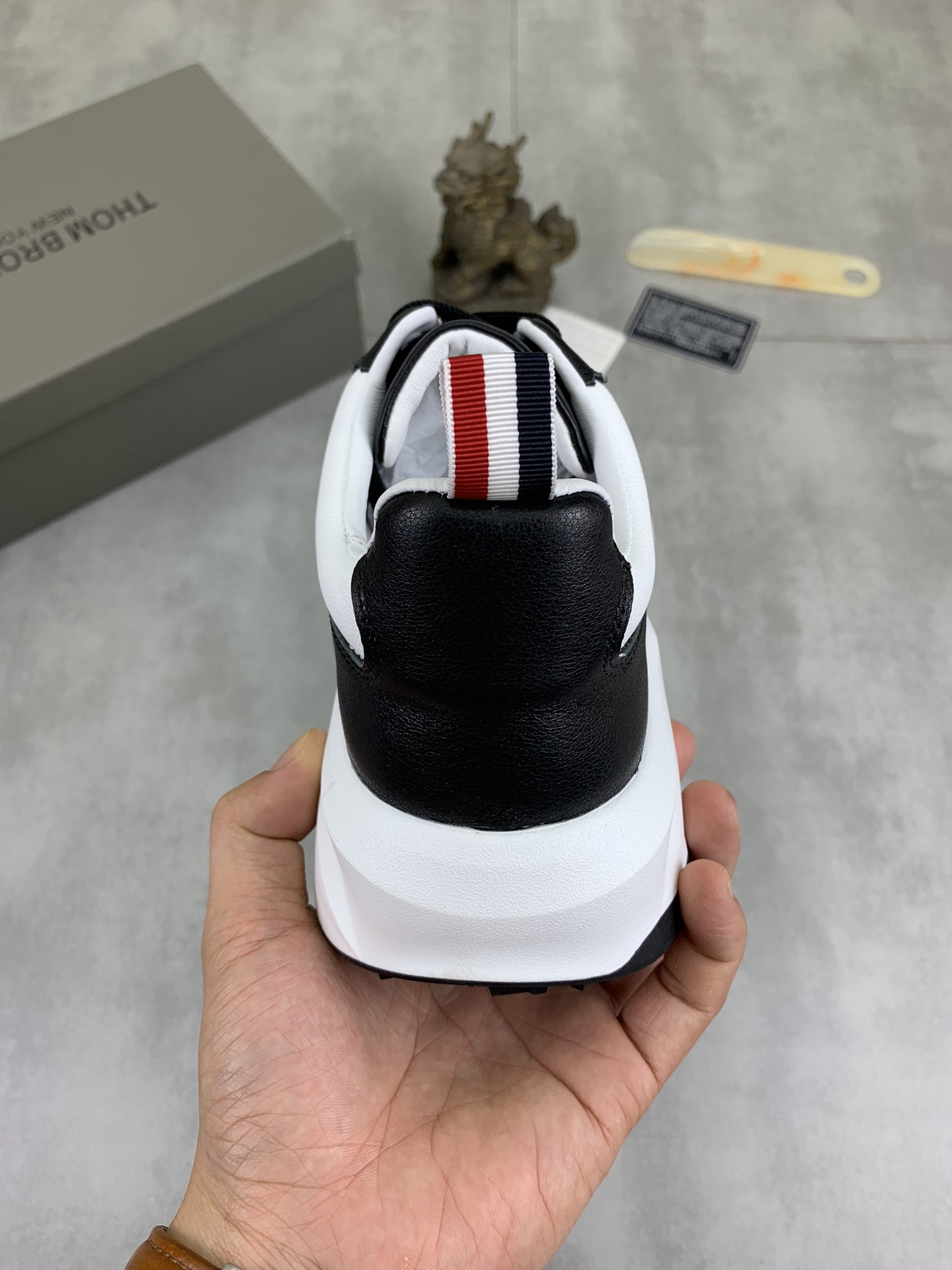 [THOM BROWNE-톰브라운] 톰브라운  남성 스니커즈