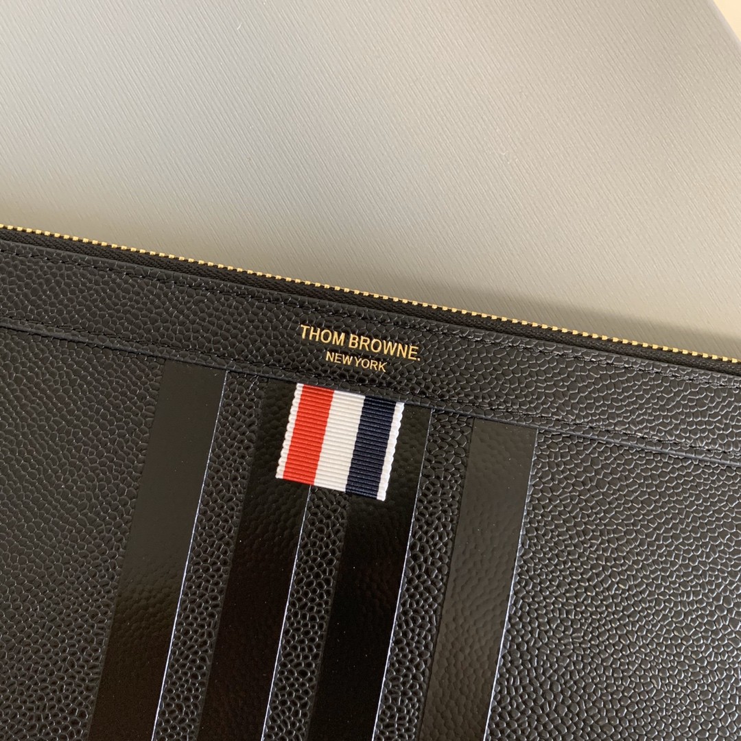 [TOM BROWNE -톰브라운 ] 톰브라운 스트라이프 클러치