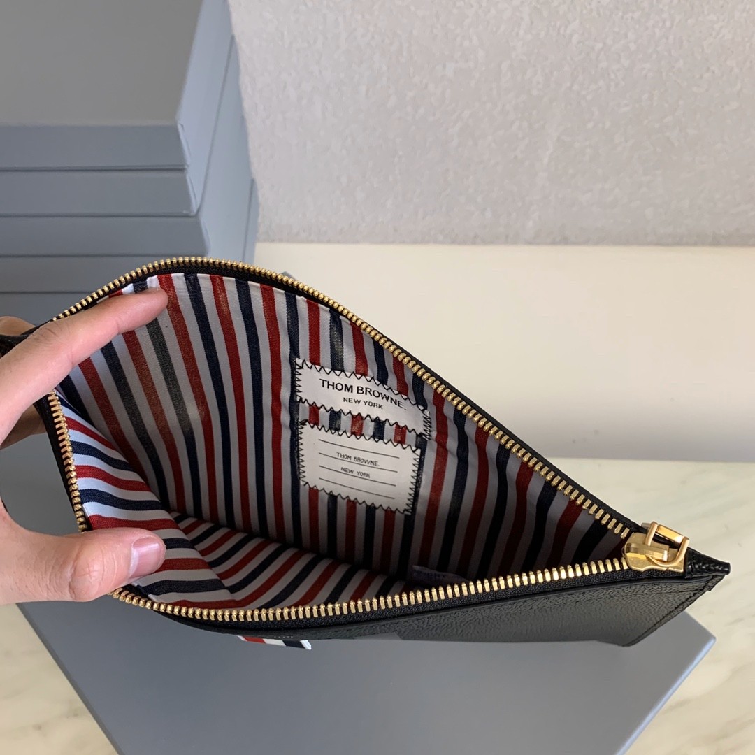 [TOM BROWNE -톰브라운 ] 톰브라운 스트라이프 클러치